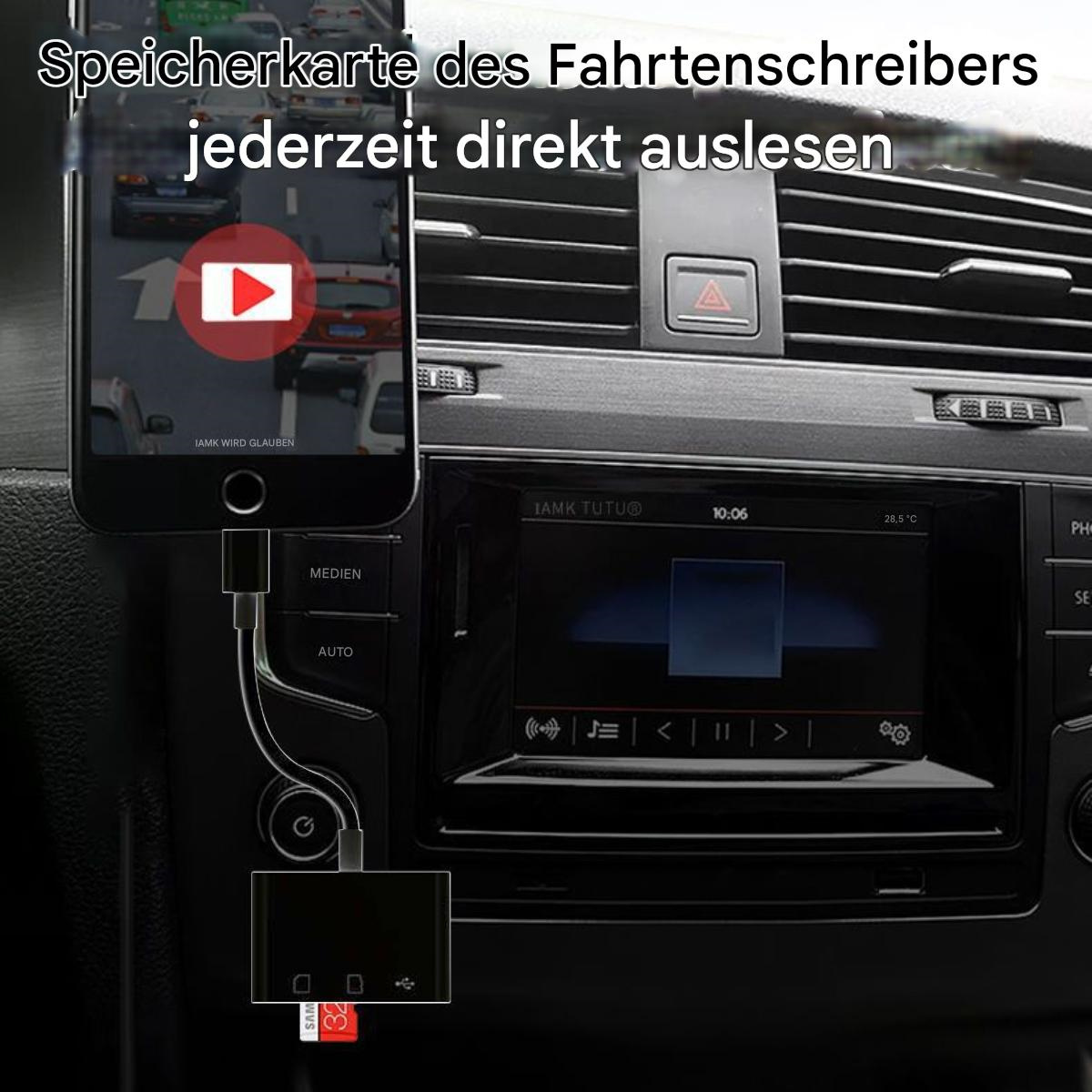 Smartphone und SD-Karte an ein Auto-Multimediasystem angeschlossen, Video.