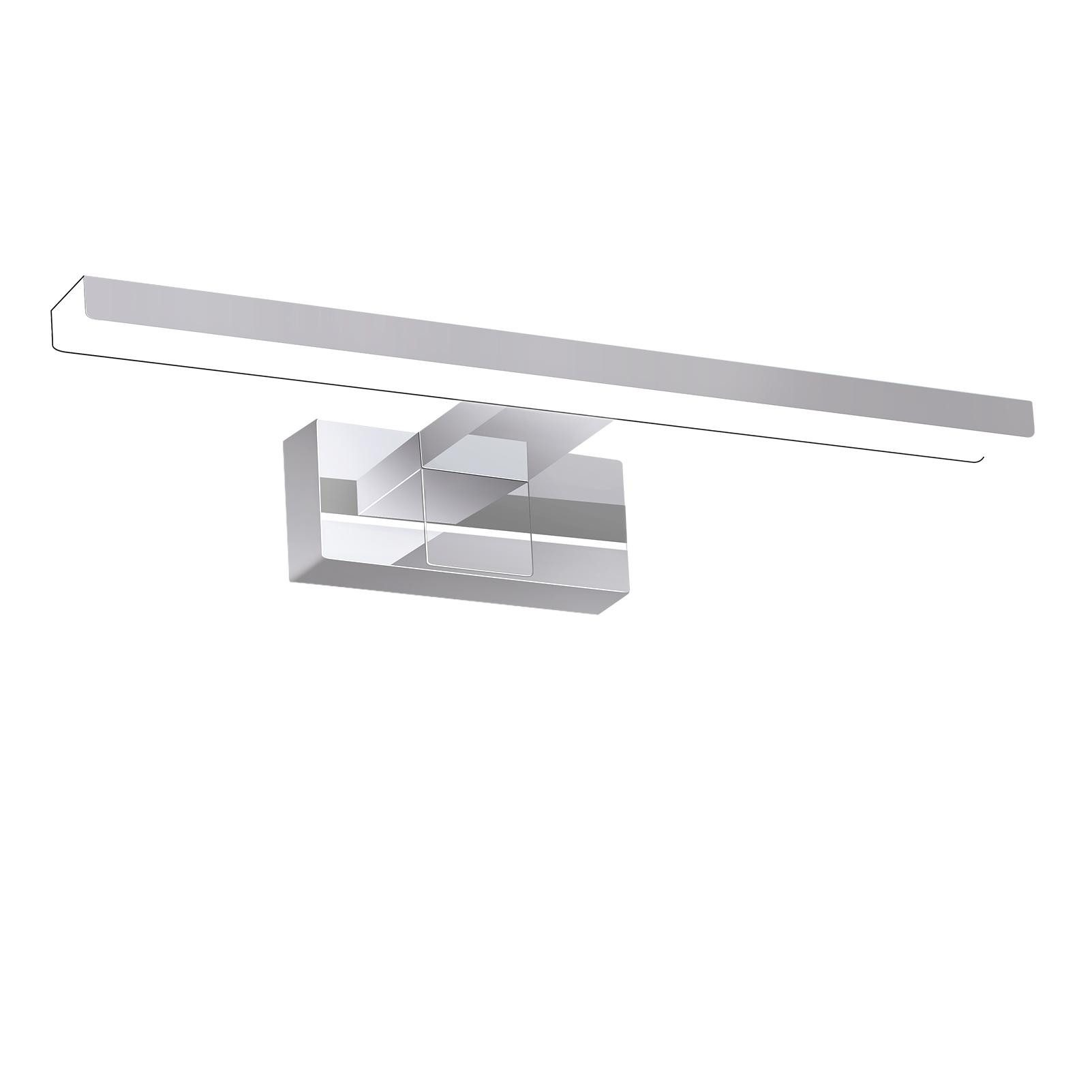 Lampada da parete argentata con luce lunga e rettangolare e base geometrica.
