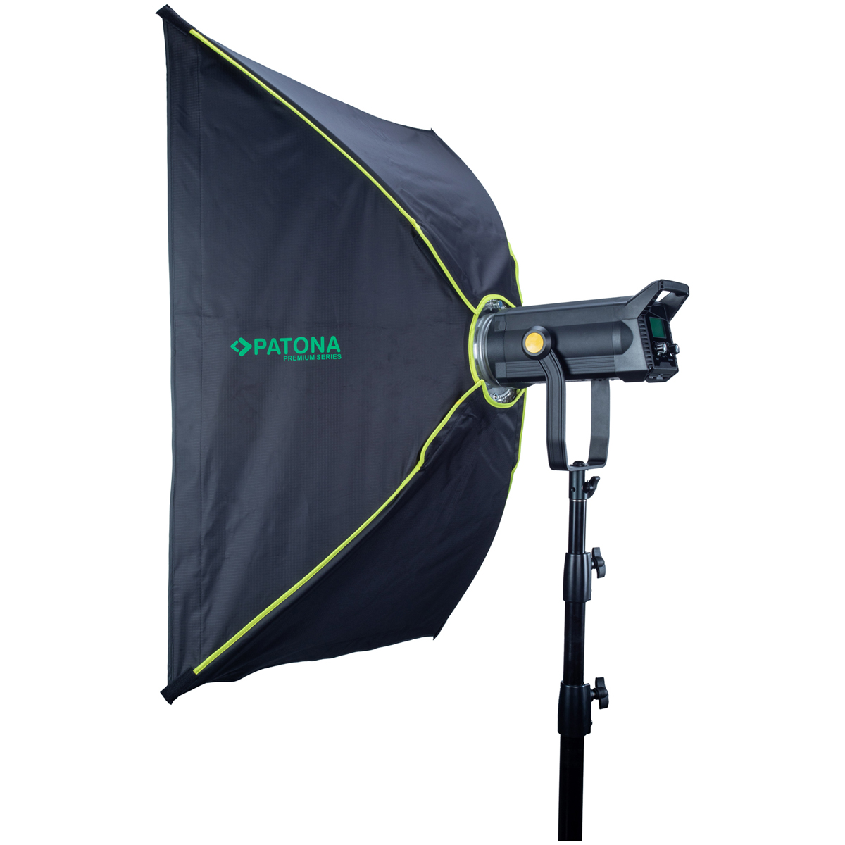 Ein schwarzer Studiolicht mit einer grün und gelb akzentuierten Softbox auf einem Ständer. Der Markenname 'Patona' ist sichtbar.