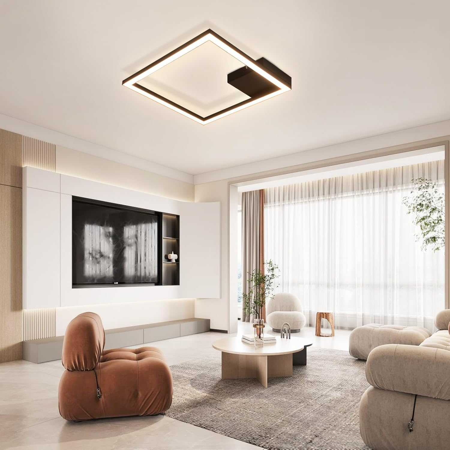 Salón moderno con lámpara de techo cuadrada, sofá, mesa de centro y grandes ventanas.