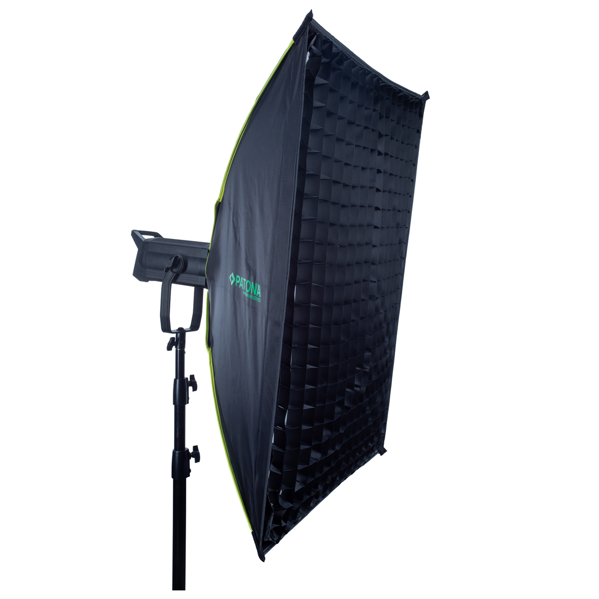 Eine schwarze und grüne Softbox mit Licht, vor weißem Hintergrund.