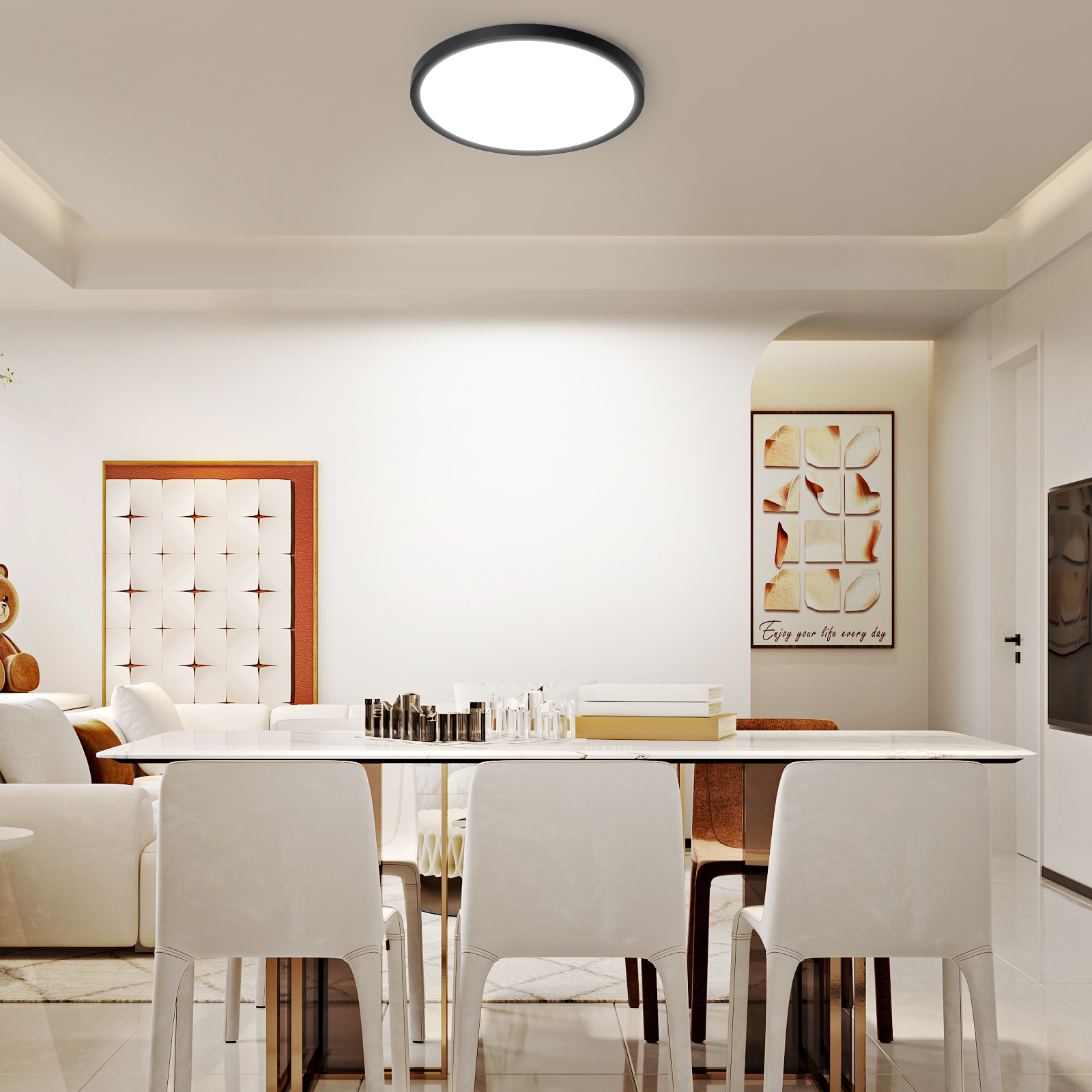 Comedor moderno con sillas blancas, mesa y una lámpara de techo redonda.