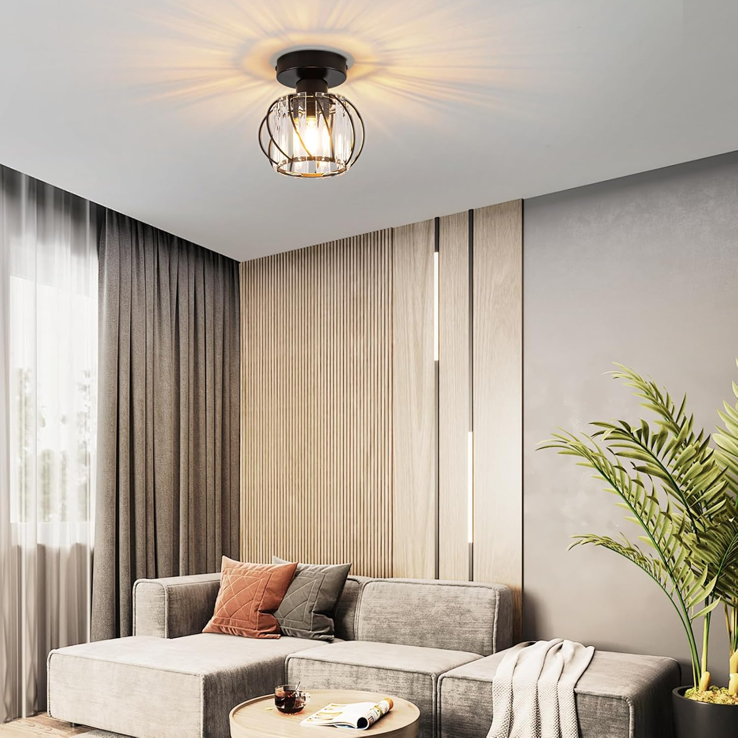 Lampa sufitowa z szklanym kloszem. Kanapa i wystrój pokoju w tle.
