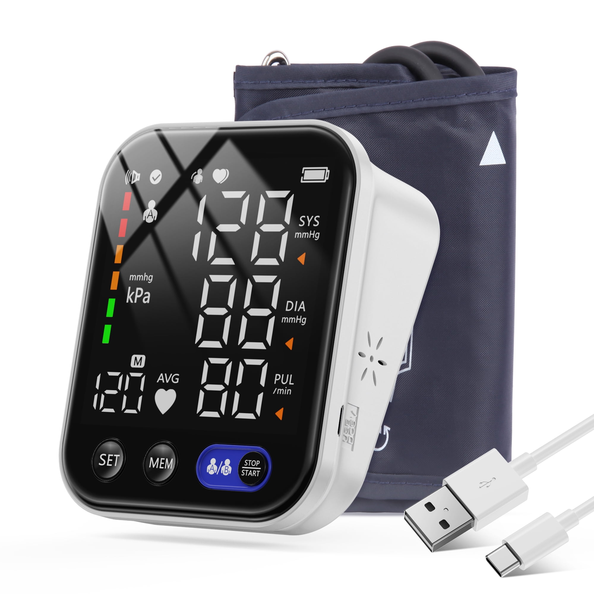 Ein digitales Blutdruckmessgerät mit Manschette und zwei weißen USB-Kabeln.