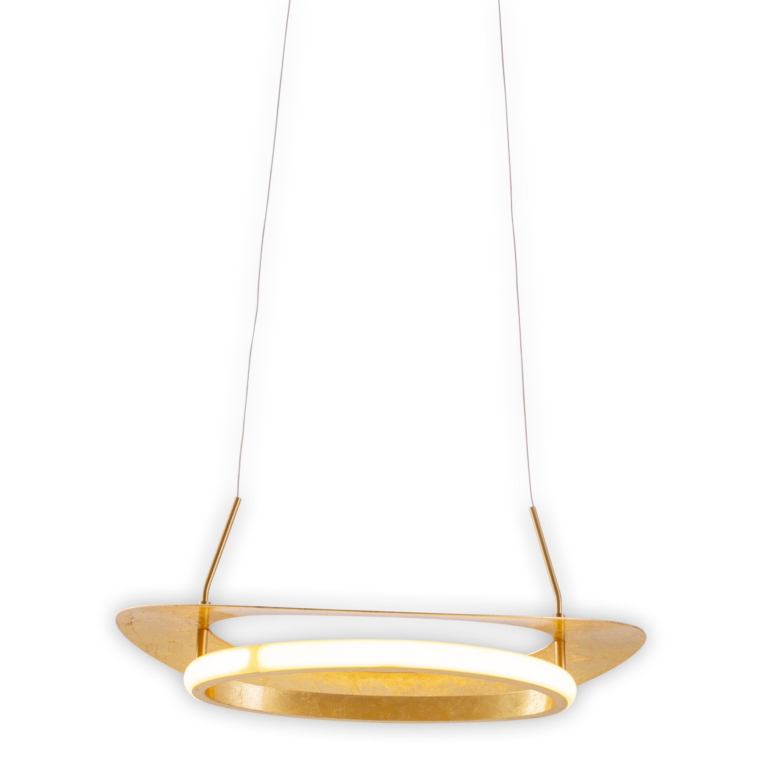 Eine goldfarbene Hängeleuchte mit Ring und gebogenen Halterungen.