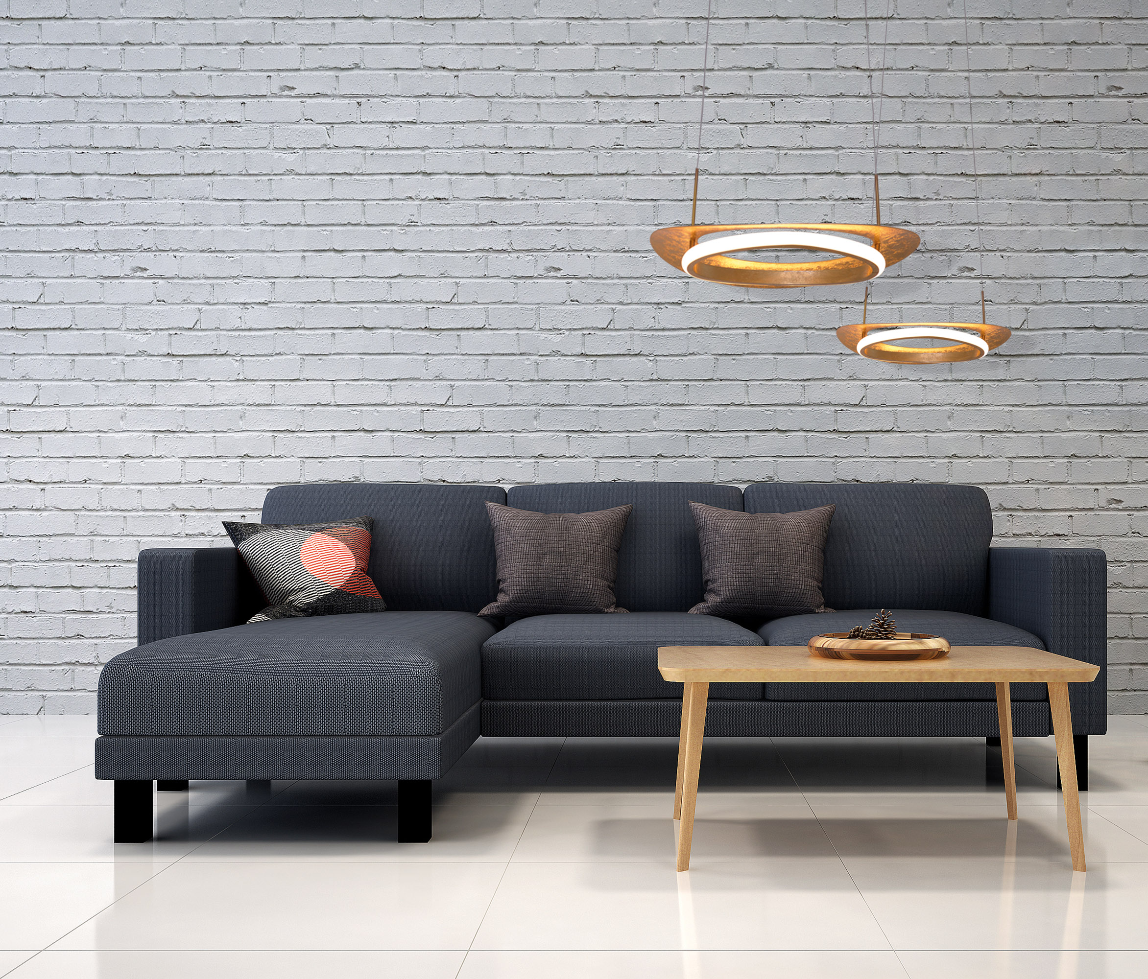 Ein blaues Sofa mit Kissen, ein Holztisch und zwei Pendelleuchten, weißer Ziegelhintergrund.