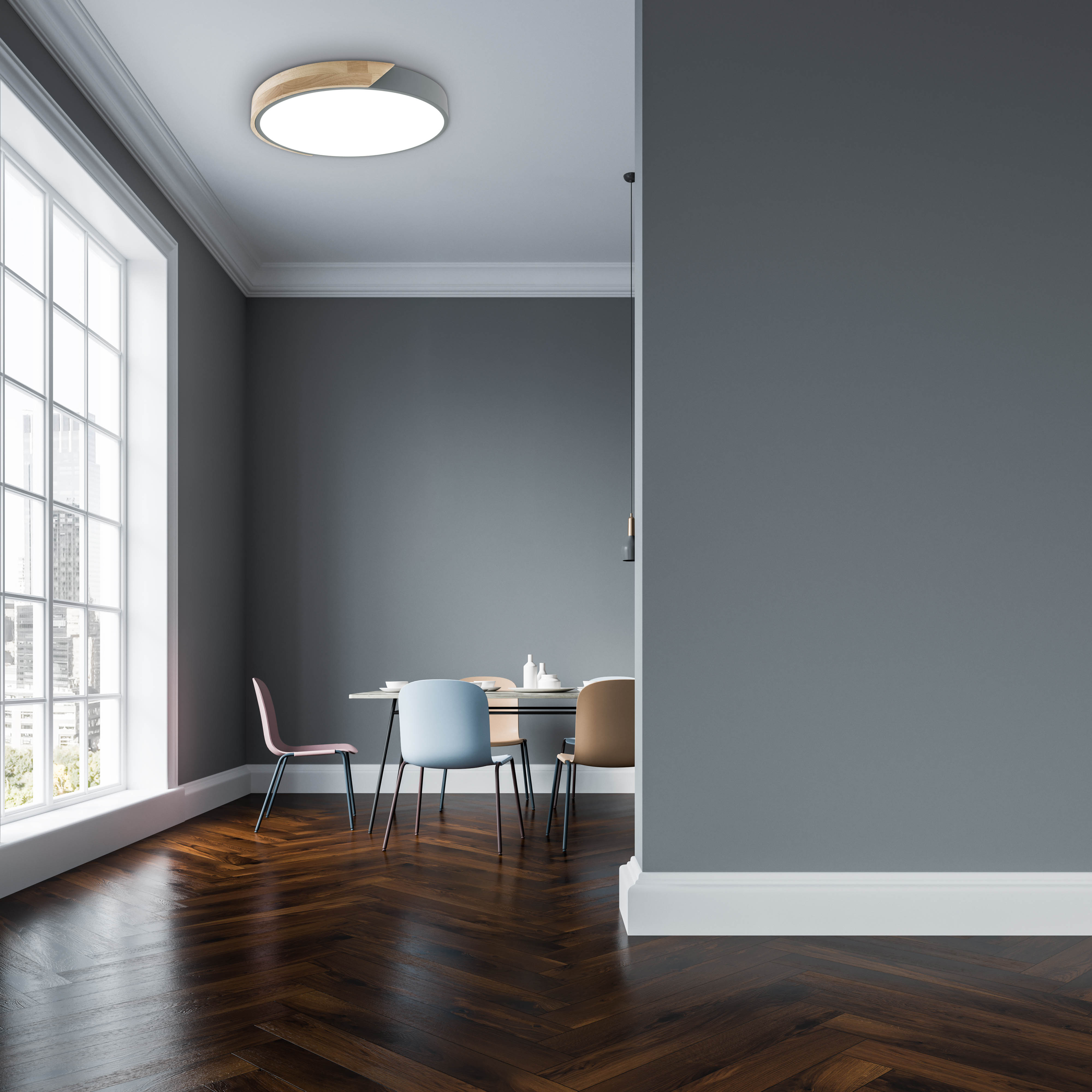 Esszimmer-Interieur. Dunkle Holzböden, graue Wände, weiße Verkleidung und eine moderne Deckenleuchte.
