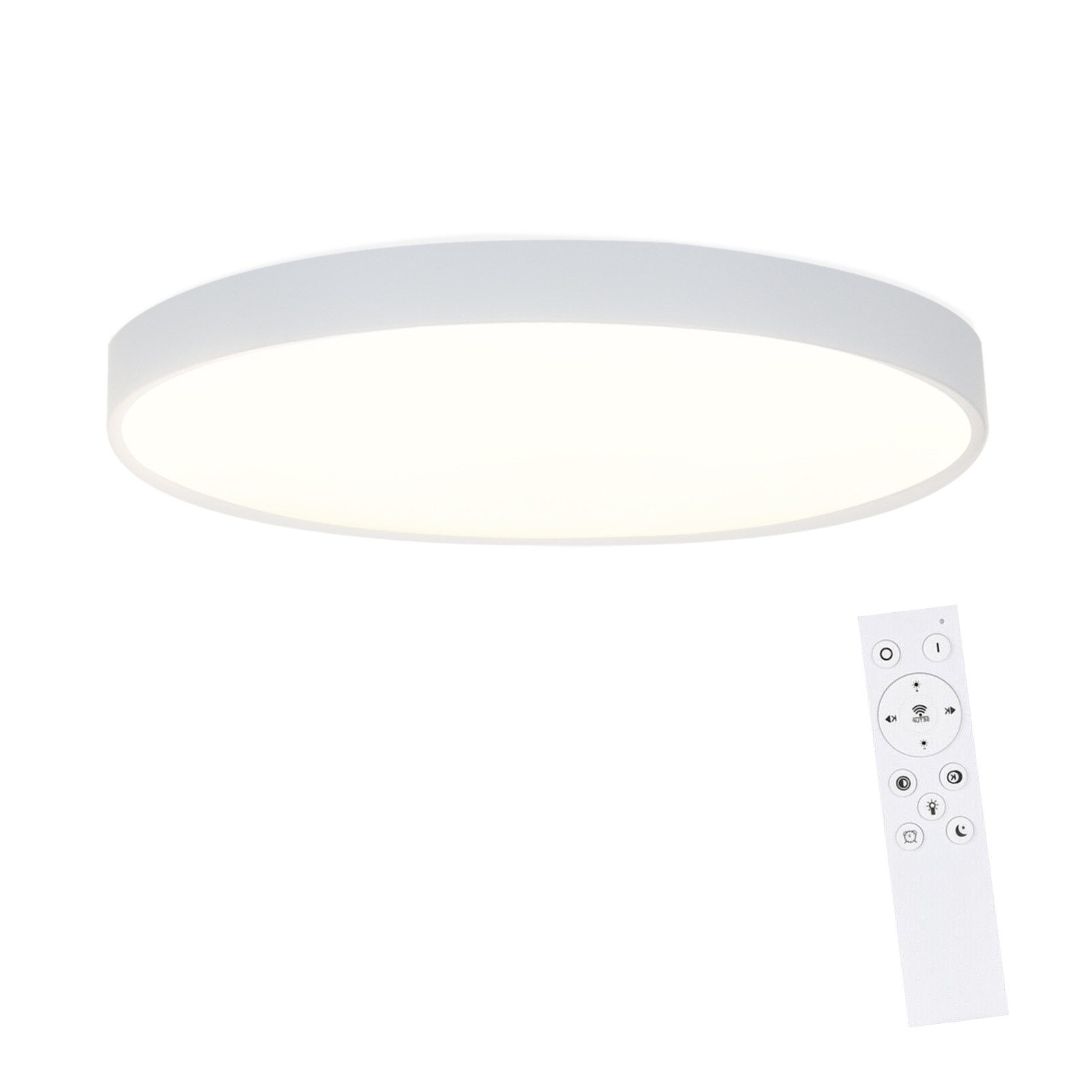 Biała lampa sufitowa o okrągłym kształcie. Emitowane jest białe światło. Biały pilot.