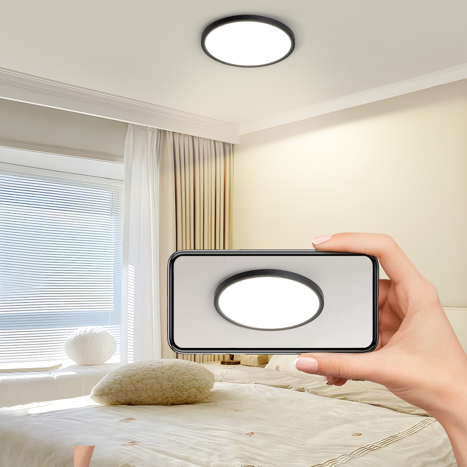 Lampa sufitowa nad łóżkiem. Ręka trzymająca telefon, pokazująca to samo światło.
