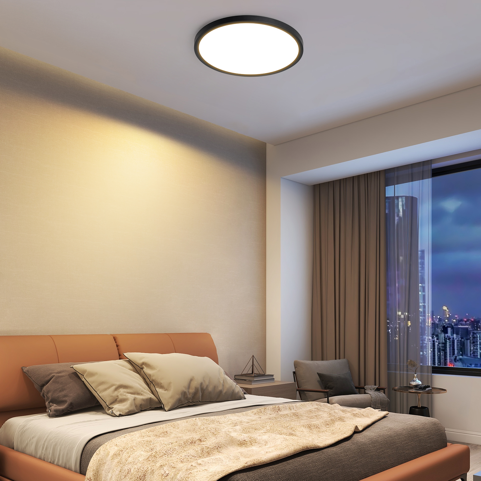 Un dormitorio con lámpara de techo y una gran ventana con vista a la ciudad.