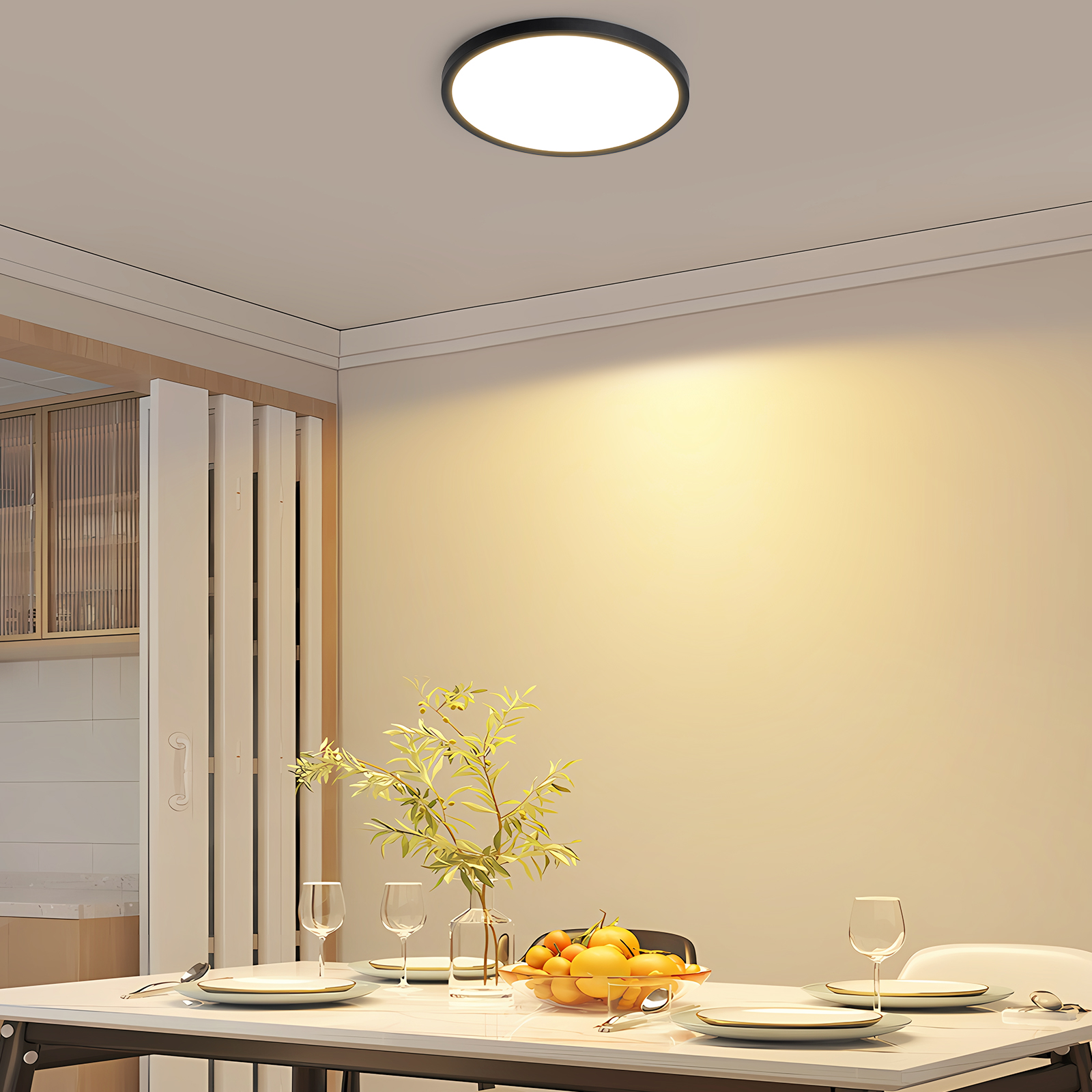 Un comedor blanco con una lámpara de techo y una mesa puesta para una comida.