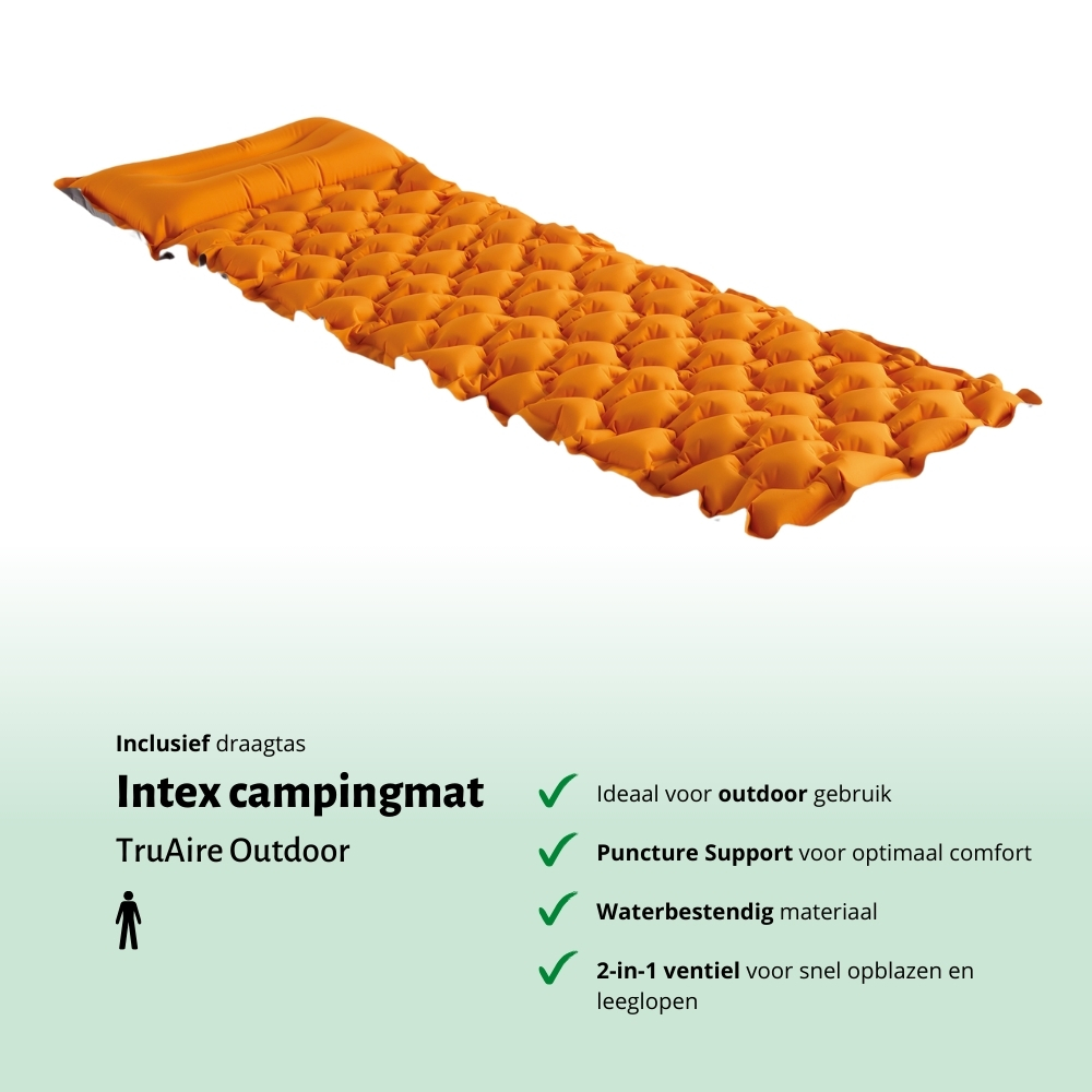Oranje Intex campingmat. Het heeft een gestructureerd oppervlak en is gevormd voor comfort.