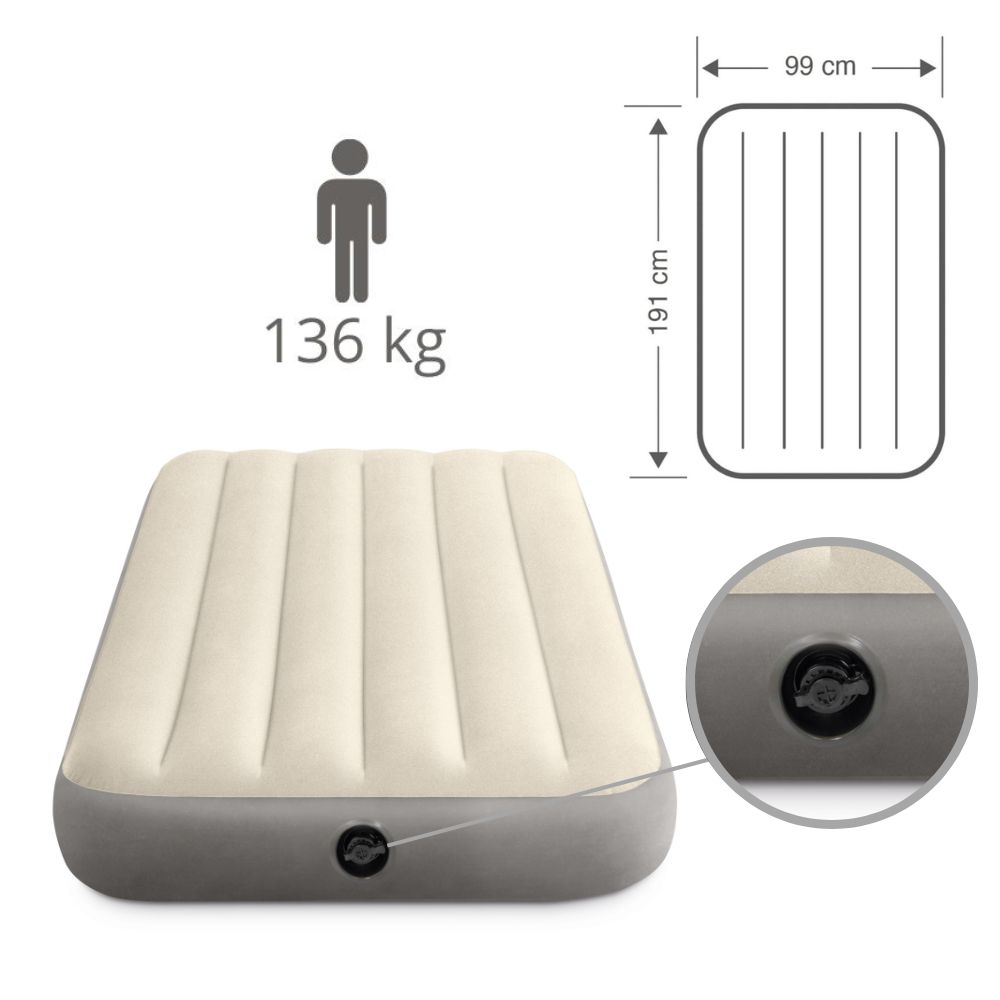 Matelas gonflable beige avec base gris foncé. Montre la taille de la personne et les dimensions, conçu pour 136 kg.