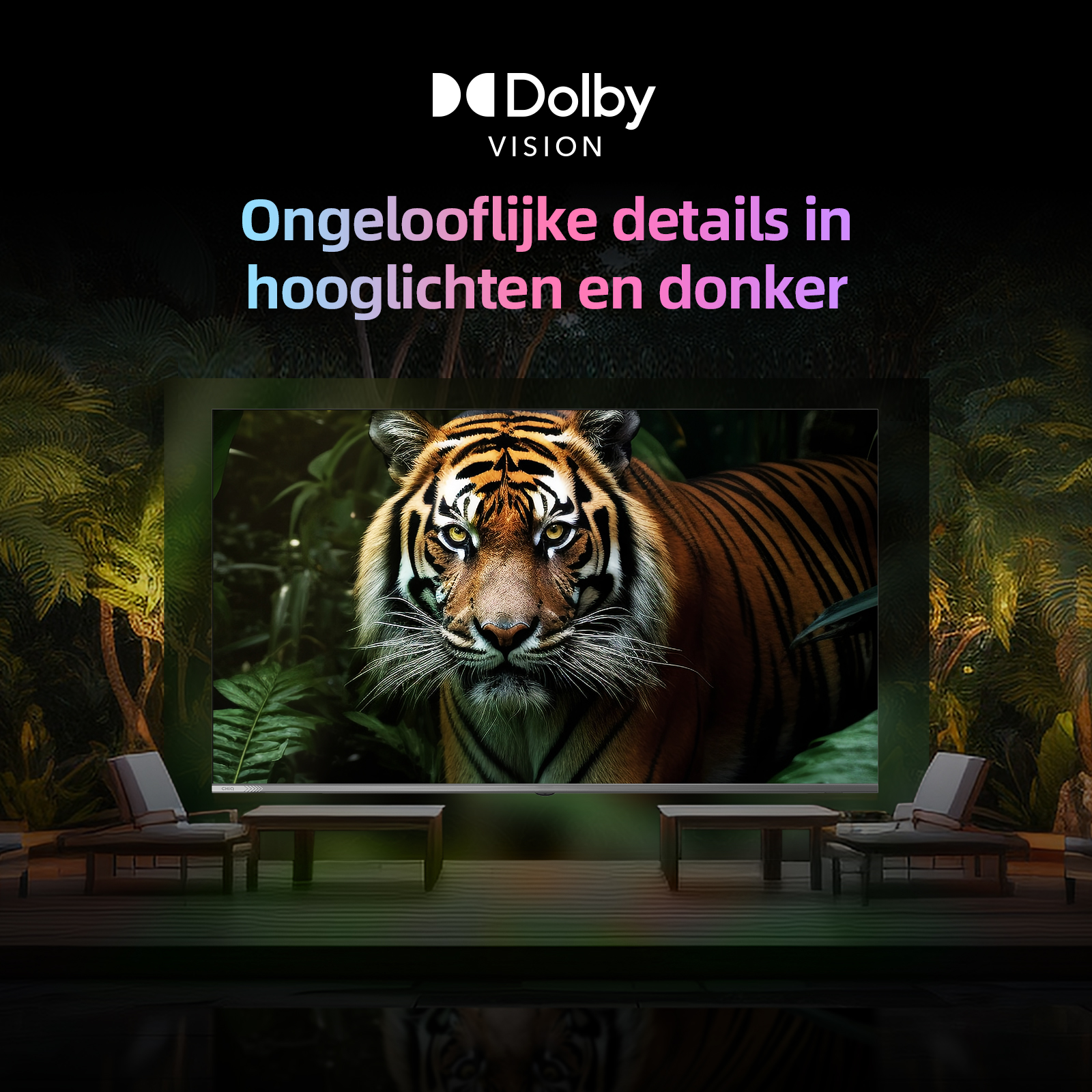 Ekran telewizora wyświetlający tygrysa w dżungli. Przed nim dwa krzesła i dwa stoliki.