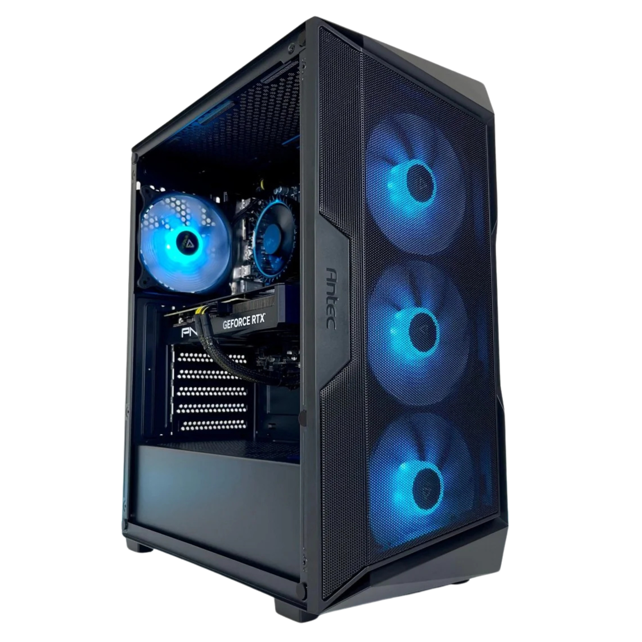 Carcasa de PC gaming con luces azules, mostrando ventiladores y GPU, sobre fondo blanco, vista en ángulo.