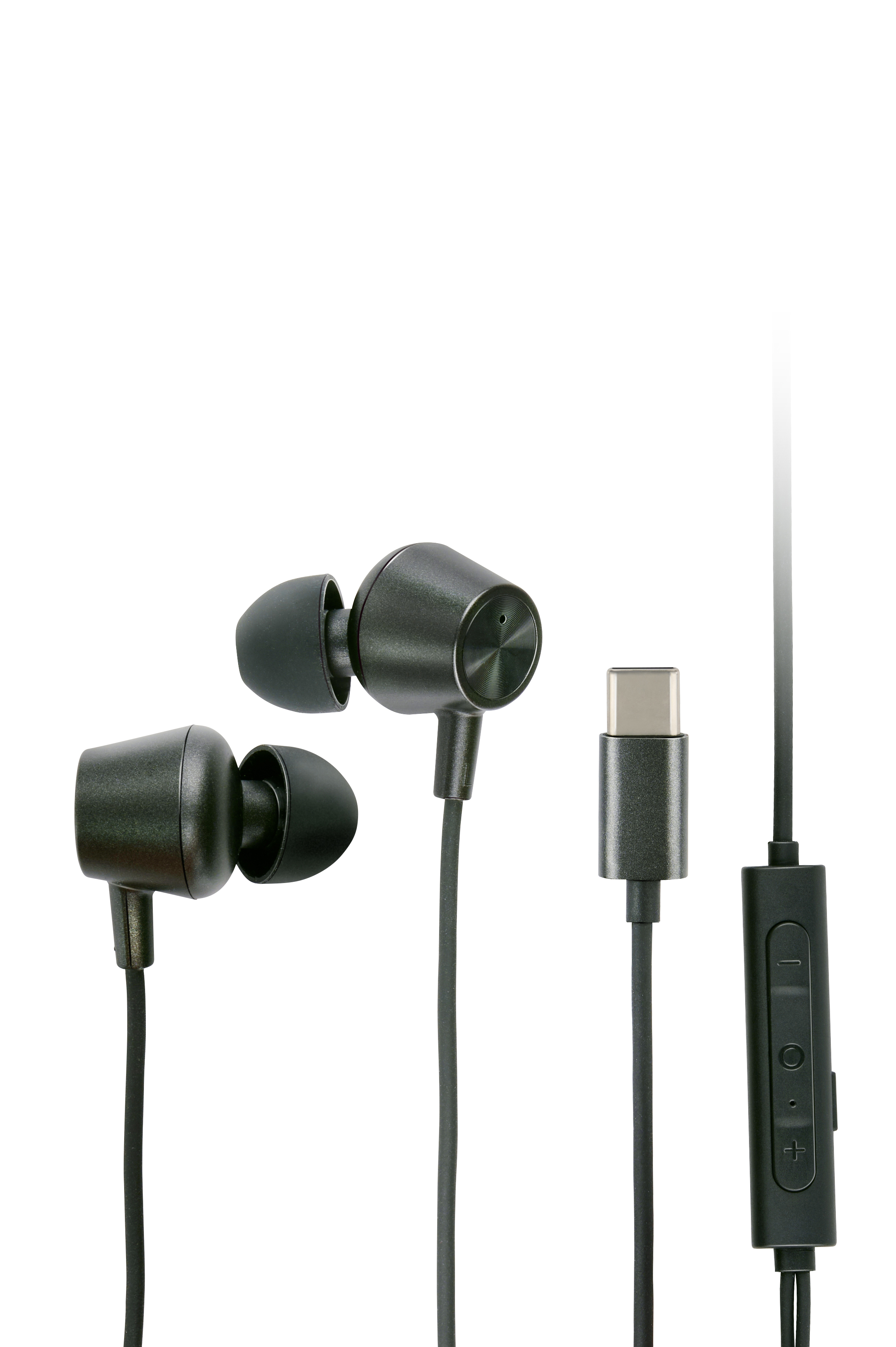 Zwarte bedrade oortelefoons met een USB-C-connector en een besturingsmodule. Alles is geïsoleerd op witte achtergrond.