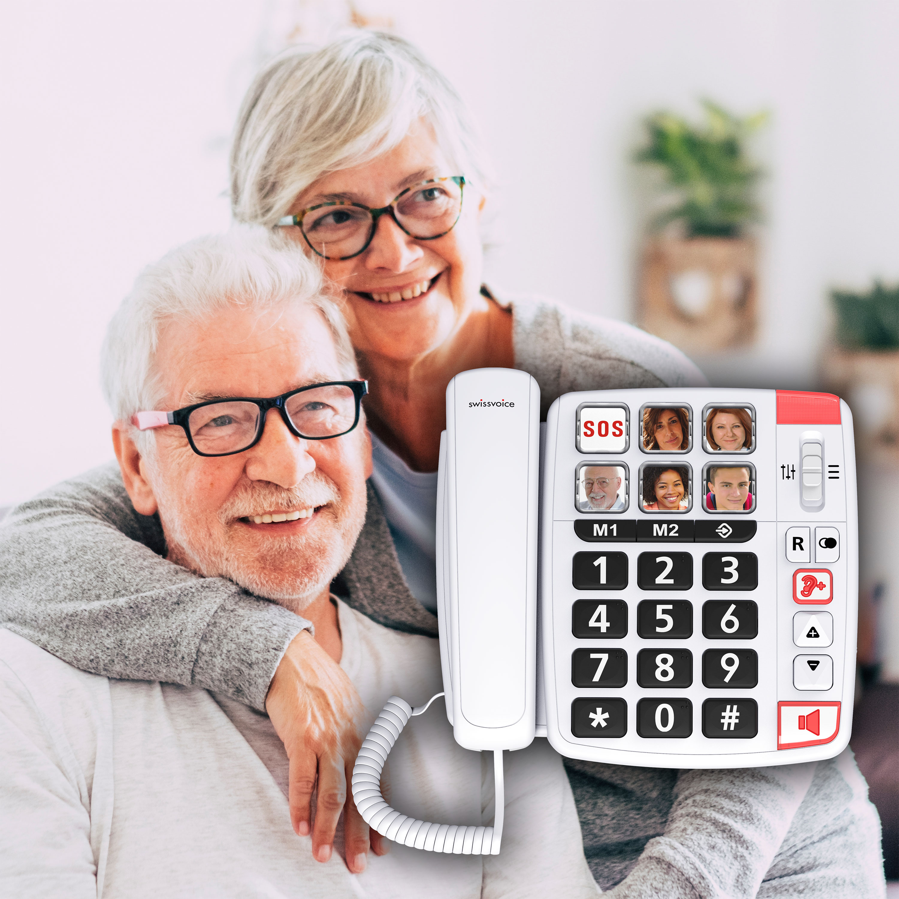 Pareja de ancianos con teléfono blanco. El teléfono tiene botones grandes y función SOS.