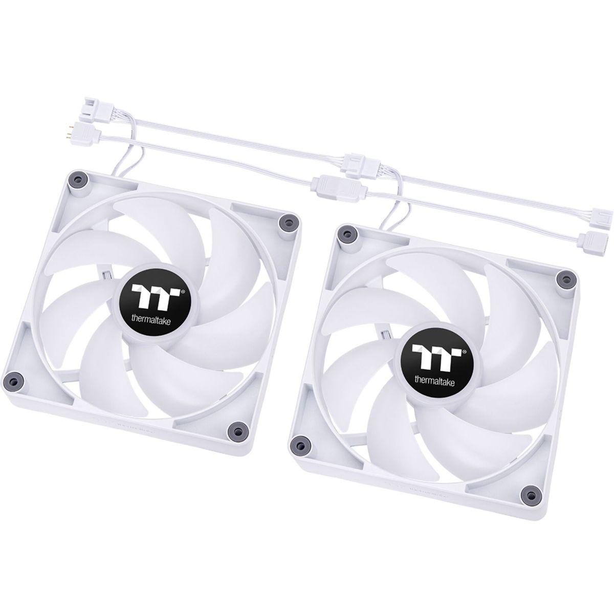 Deux ventilateurs d'ordinateur blancs avec logos noirs et fils blancs. Vue en angle.