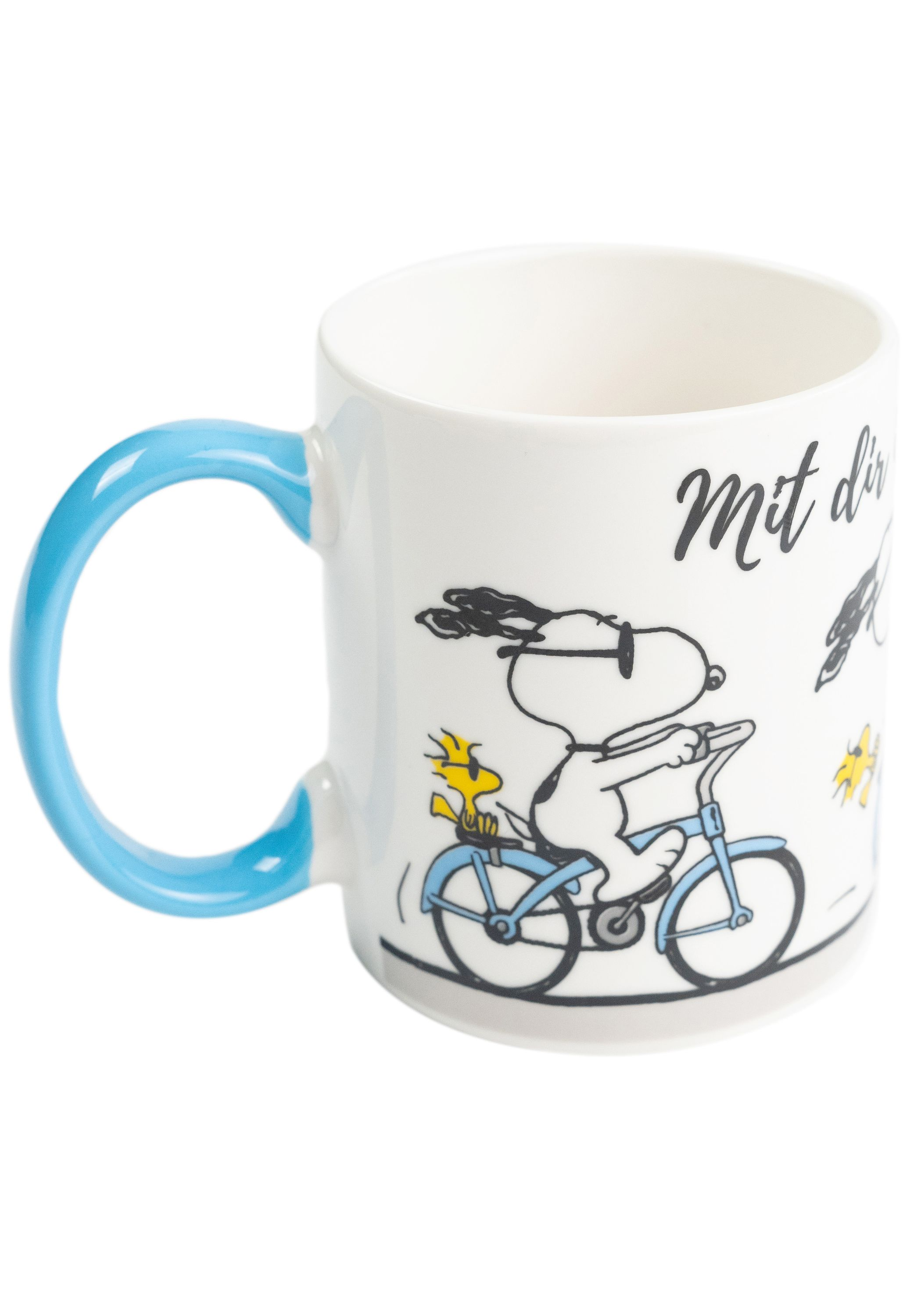 Weiße Tasse mit Snoopy-Cartoon auf dem Fahrrad und blauem Griff.