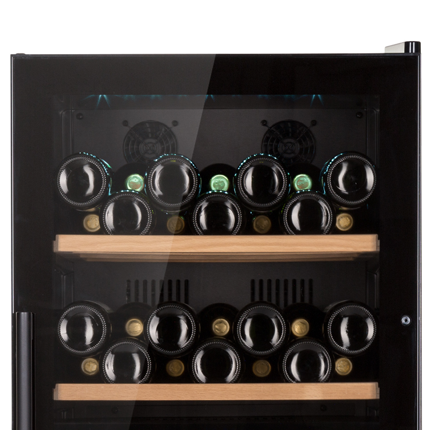 Enfriador de vino con múltiples botellas de vino en el interior, visibles a través de la puerta de cristal.