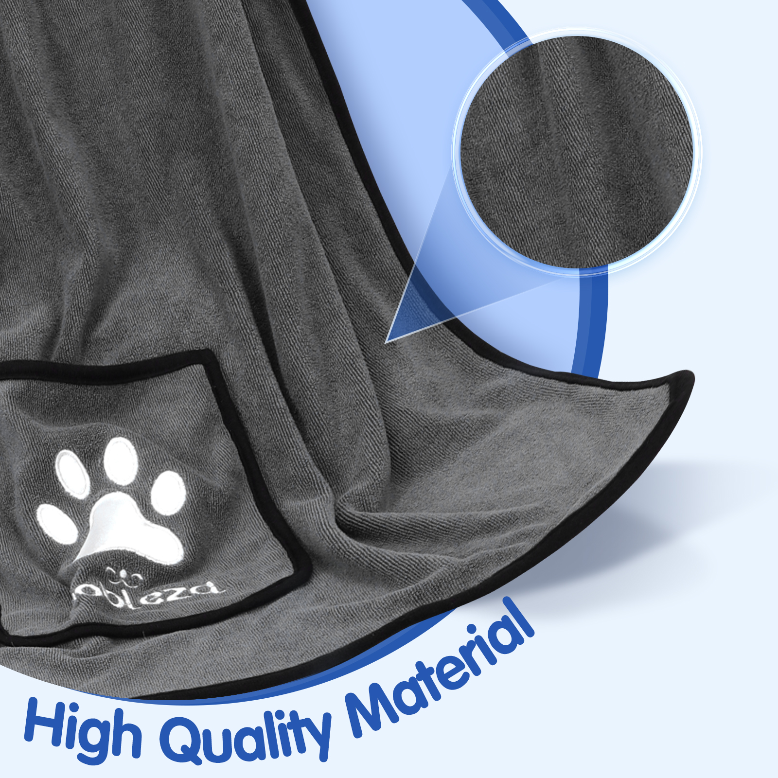 Toalla gris para mascotas con huella de pata blanca en el bolsillo, texto 'Material de alta calidad', fondo azul.