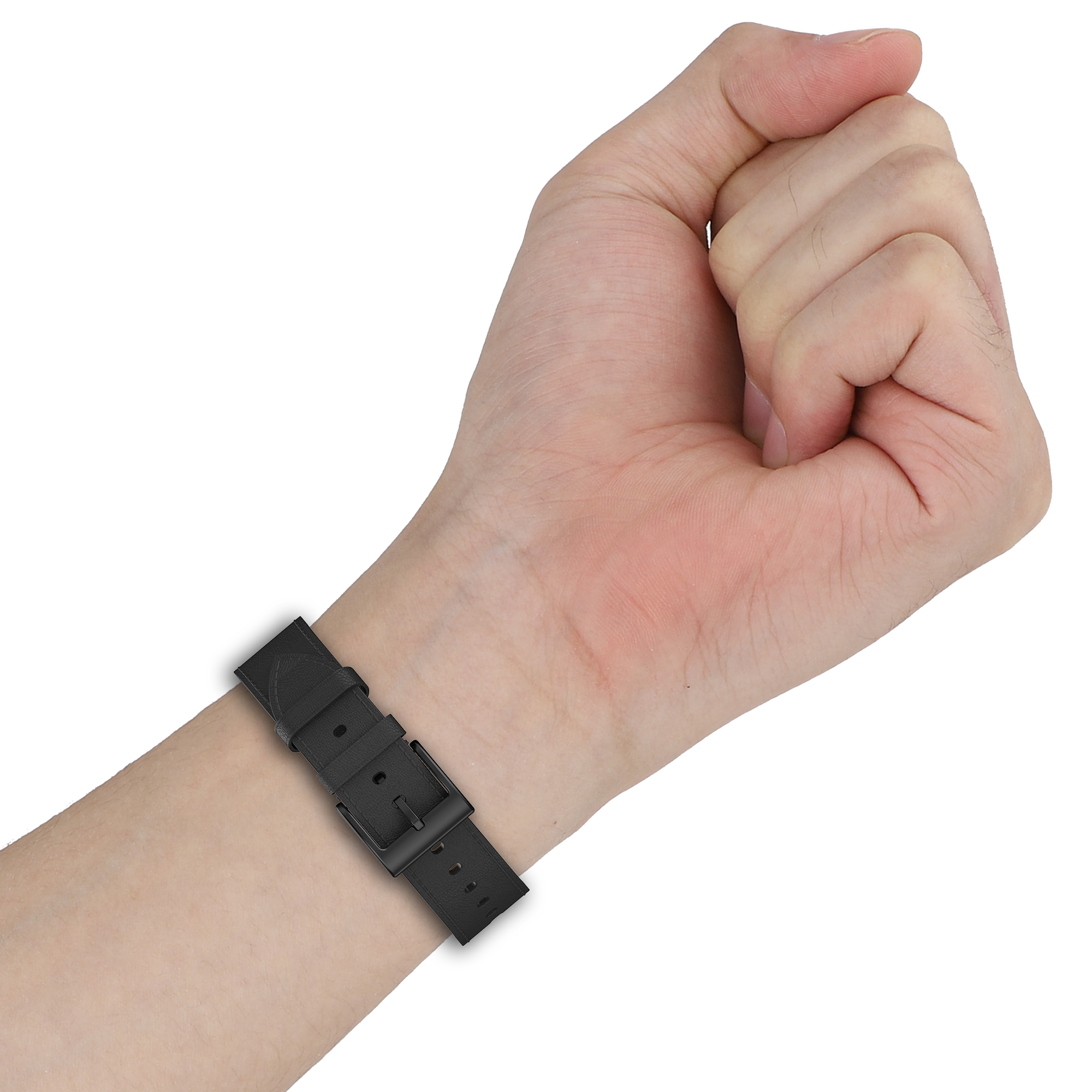 Eine Hand, die ein schwarzes Uhrenarmband auf weißem Hintergrund trägt.