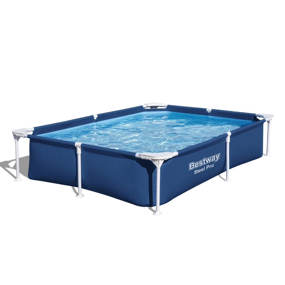 Rechthoekig Bestway Steel Pro zwembad gevuld met water.