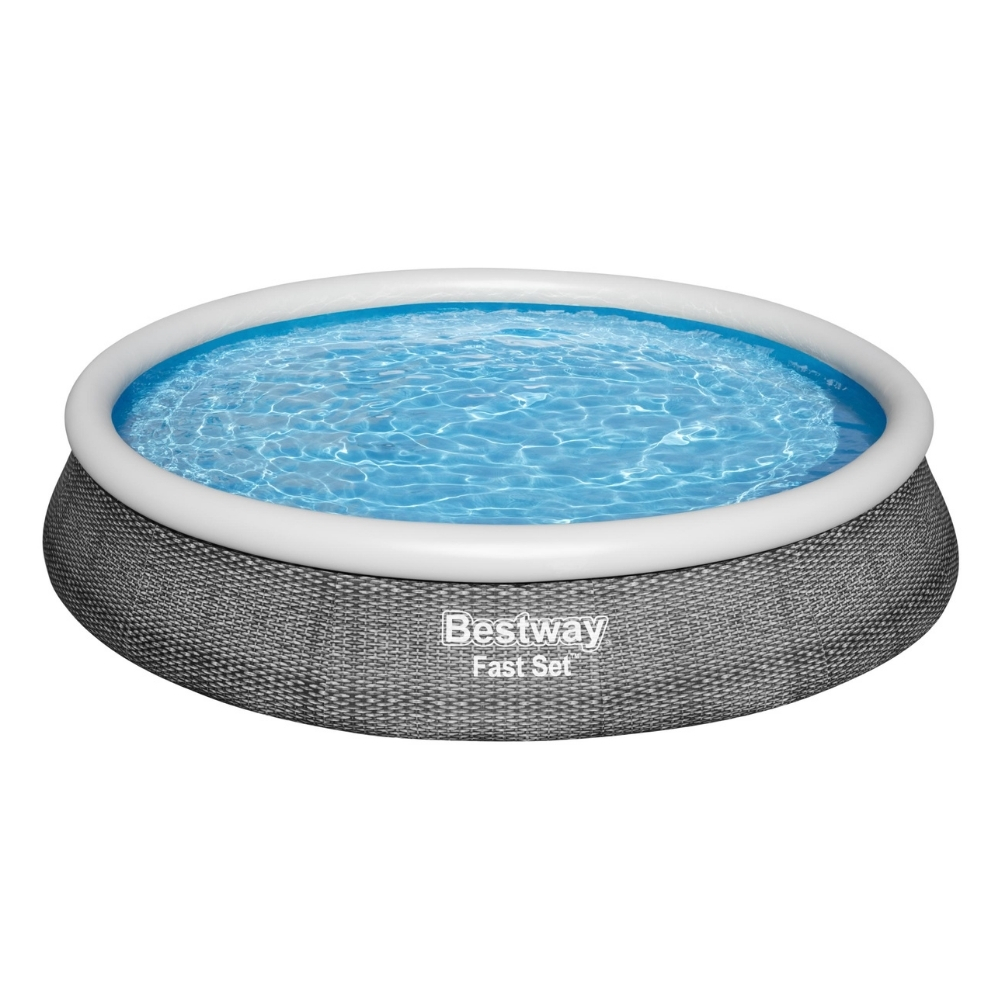 Piscine ronde avec un motif gris tissé. La piscine est remplie d'eau. Il est écrit Bestway Fast Set.
