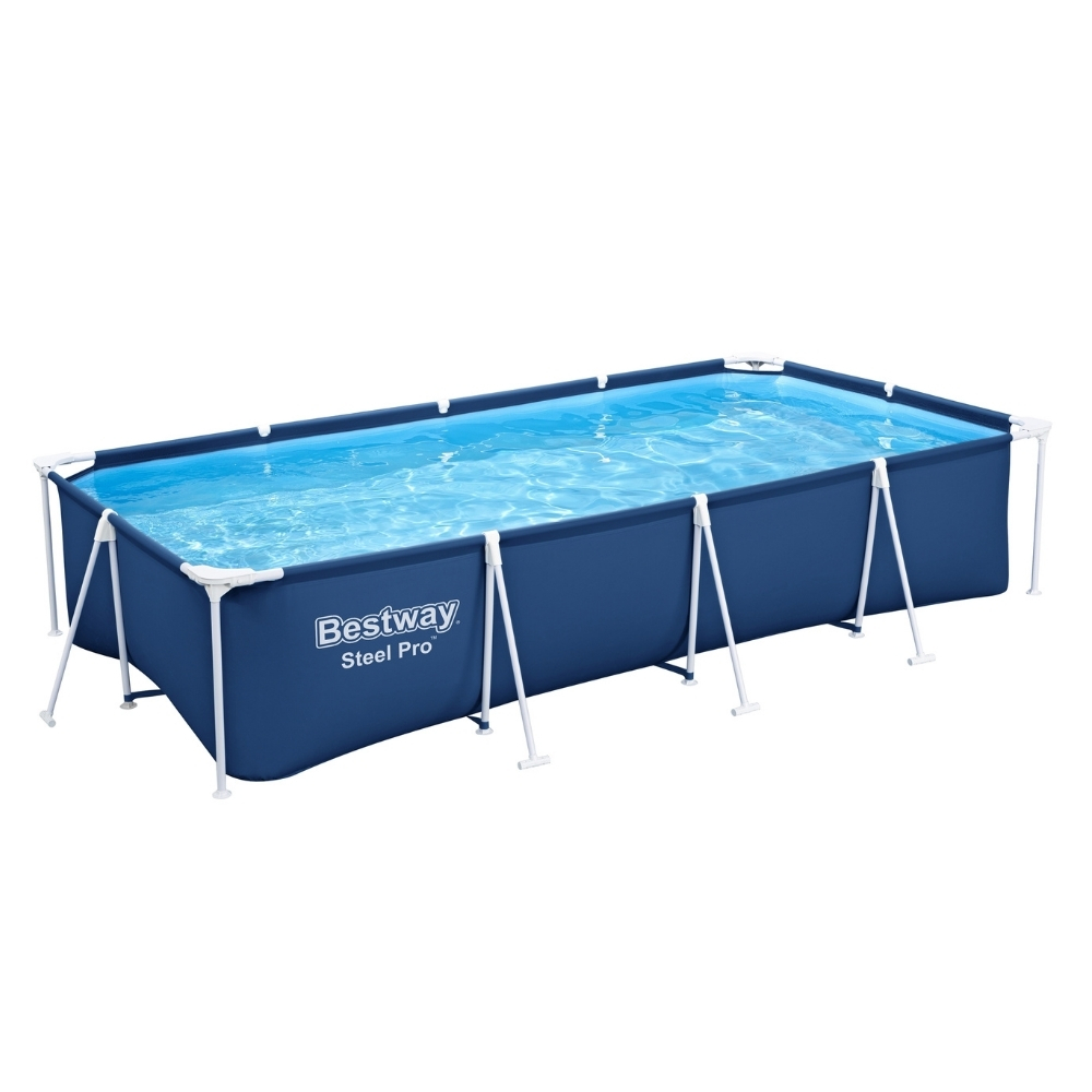 Blauw rechthoekig zwembad met wit frame. Bestway Steel Pro staat erop. Zwembad is gevuld met water.