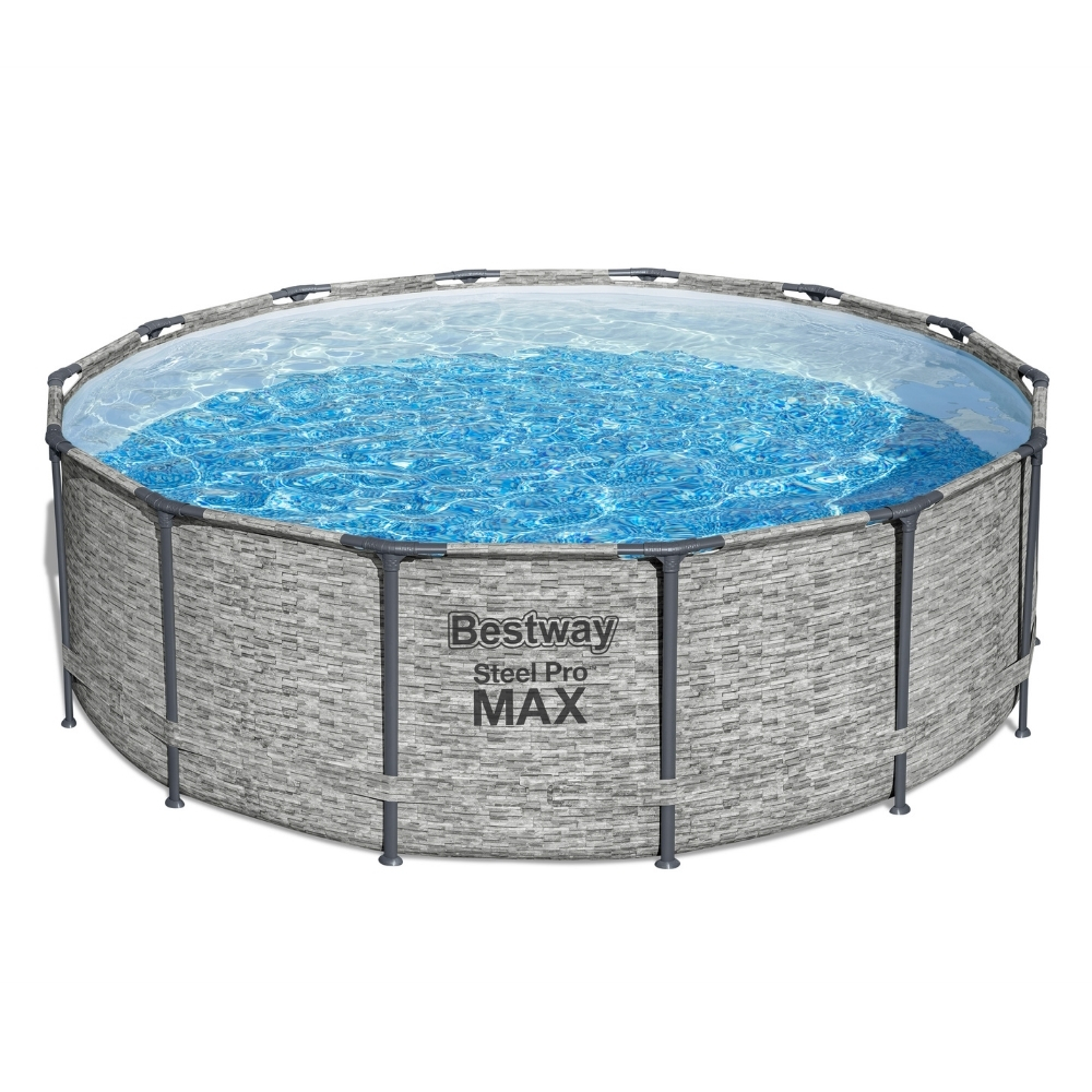 Een rond bovengronds zwembad met een steenachtige buitenkant. Het zwembad heeft grijze steunen en blauw water.