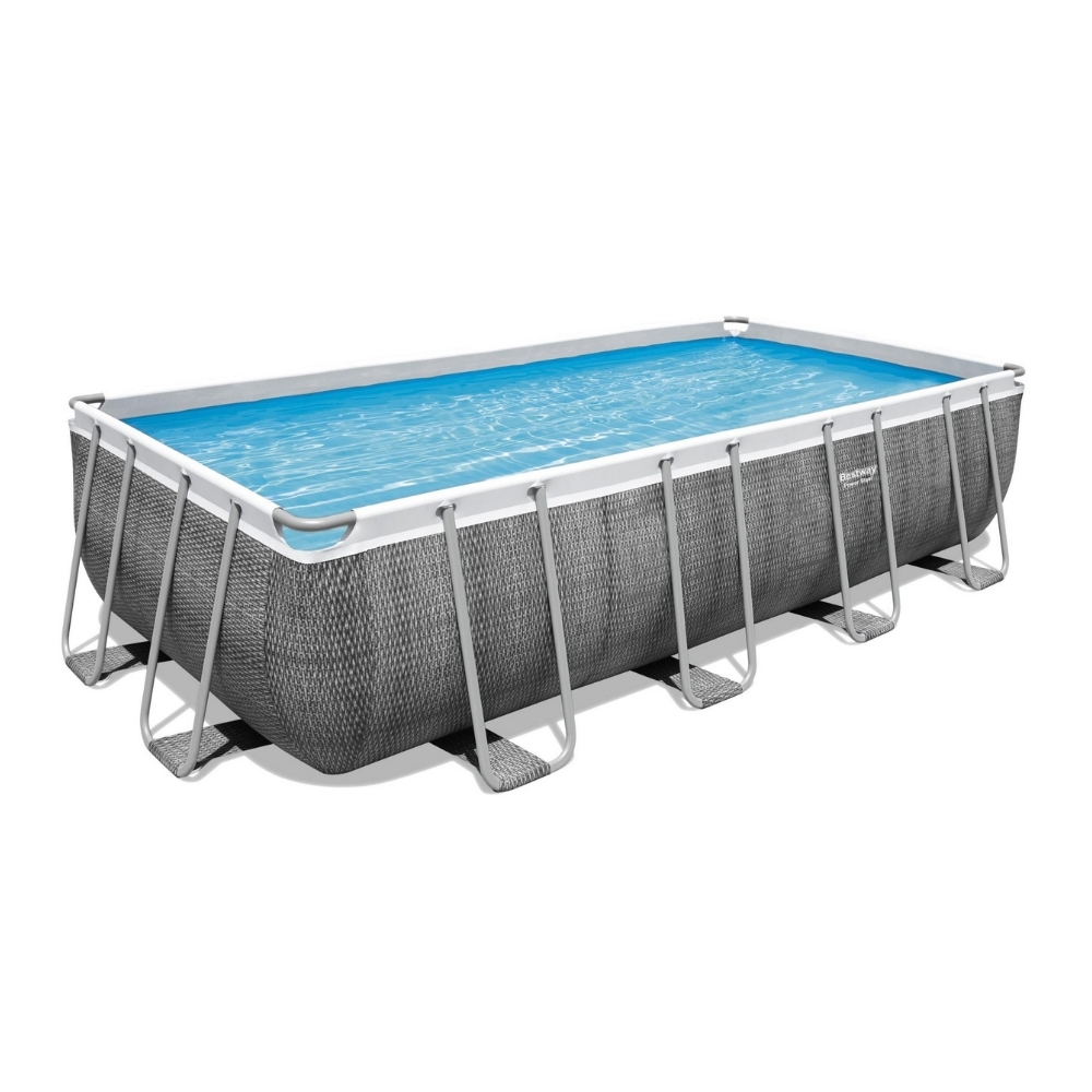 Rechthoekig bovengronds zwembad met water. Grijs frame en zijpanelen. Witte achtergrond.