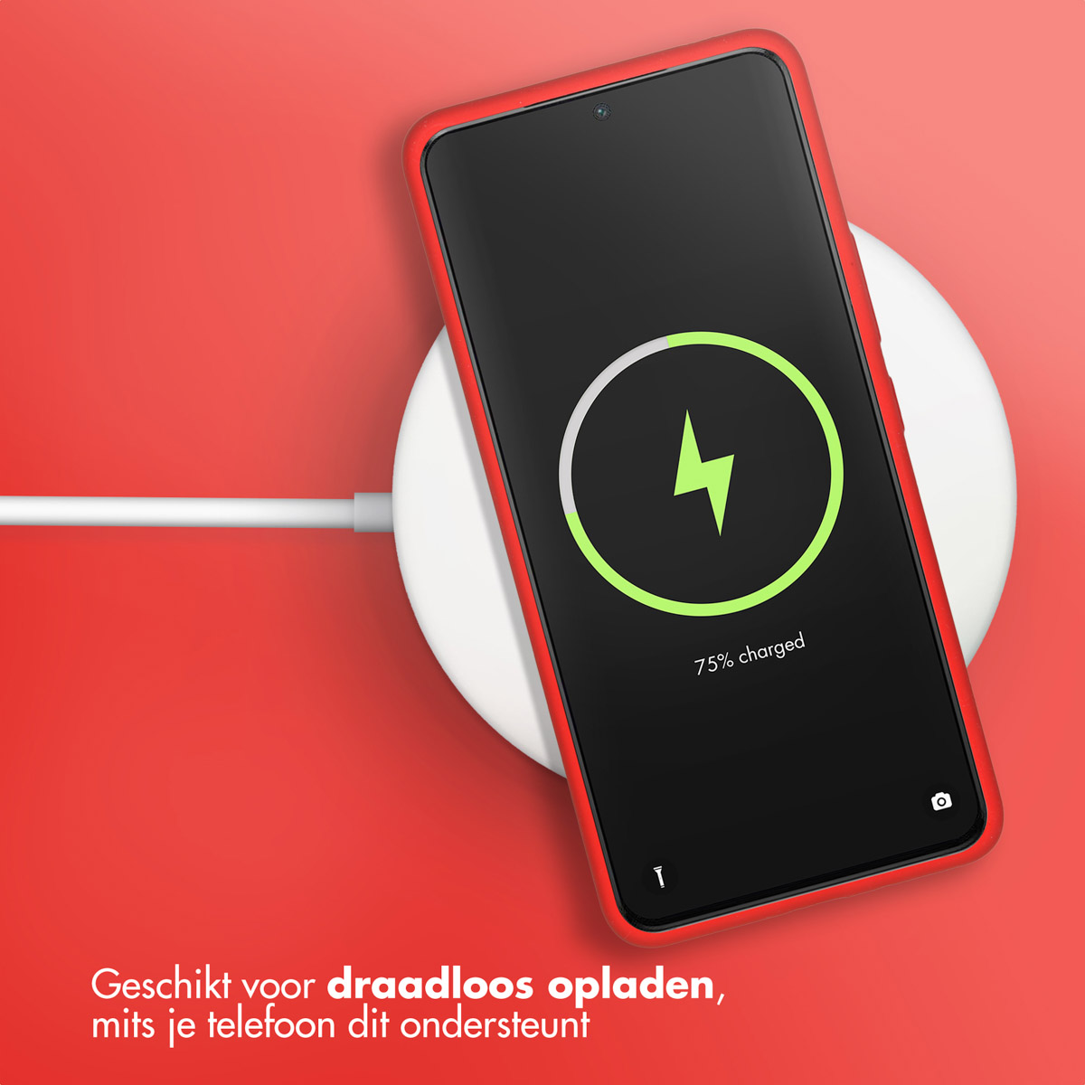 Schwarzes Telefon auf einem weißen kabellosen Ladegerät, lädt. Telefon hat rotes Gehäuse.