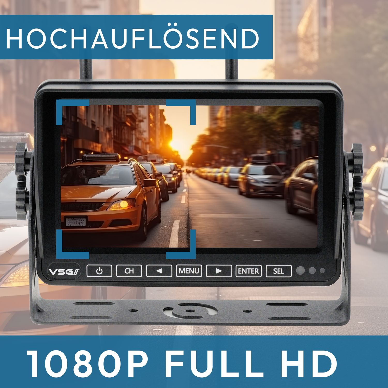 Ein Auto-Monitor zeigt eine Straßenszene mit Autos. Text oben und unten auf dem Bildschirm.