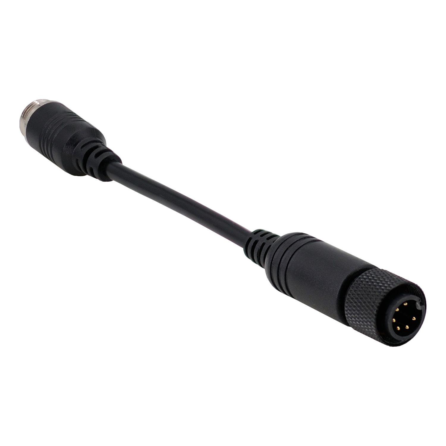 Schwarzes Kabel mit zwei Steckern. Die Stecker haben unterschiedliche Formen und Größen.
