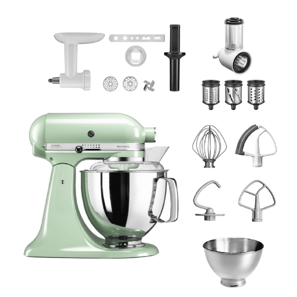 Ein KitchenAid Artisan Standmixer in Mintgrün. Zubehör umfasst eine Schüssel, Aufsätze und einen Fleischwolf.