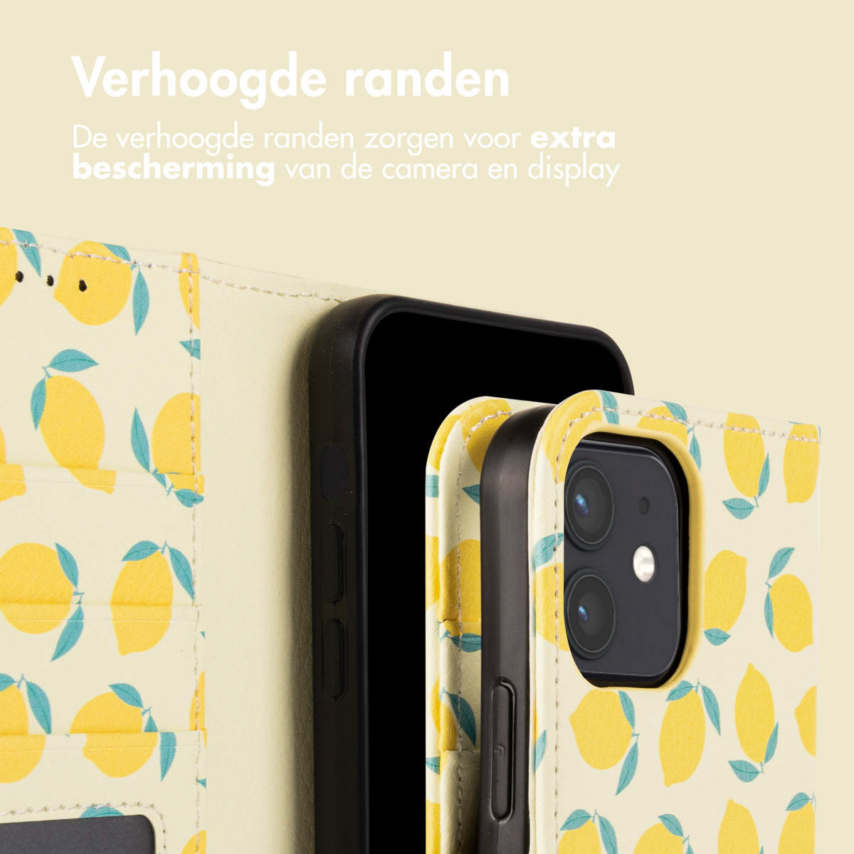 Een telefoonhoesje met een citroenpatroon, opengeklapt om de telefoon en tekst te laten zien.