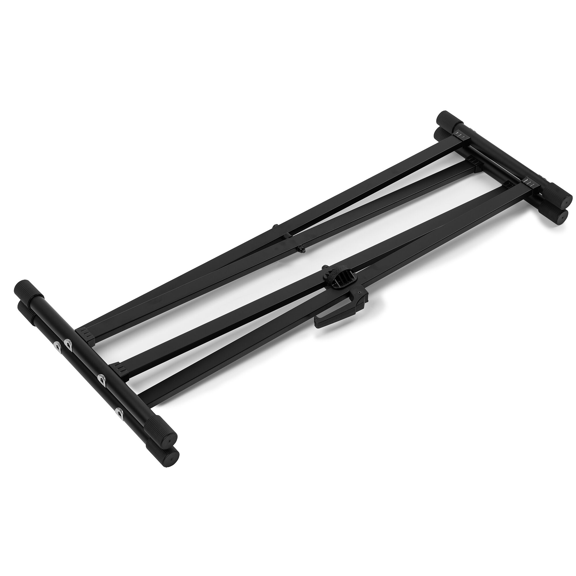 Un soporte de teclado plegable negro, apoyado sobre una superficie blanca. El soporte está abierto y listo para usar.