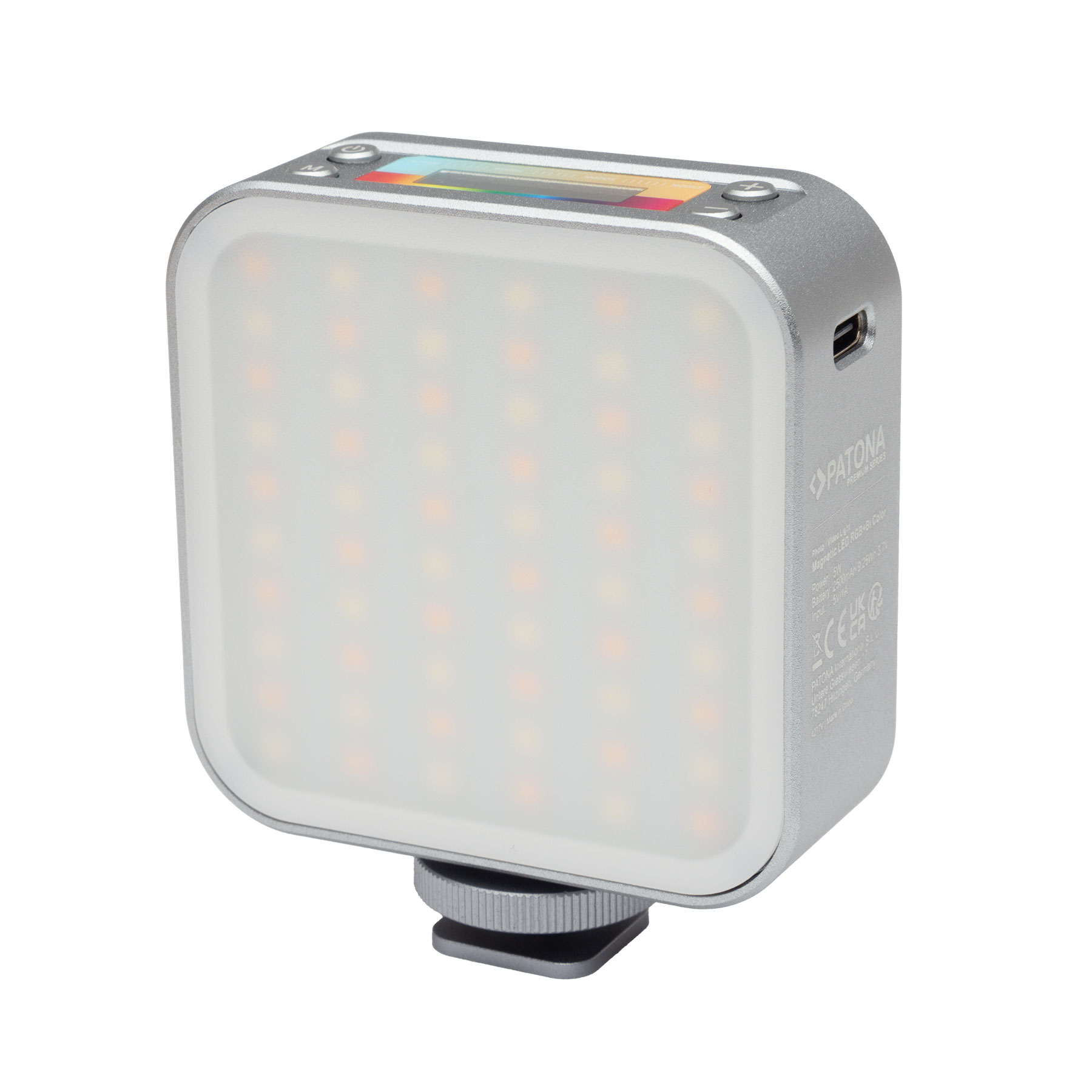 Ein kleiner quadratischer LED-Scheinwerfer. Er ist silberfarben und hat oben eine Vielzahl von Farbanzeigen.