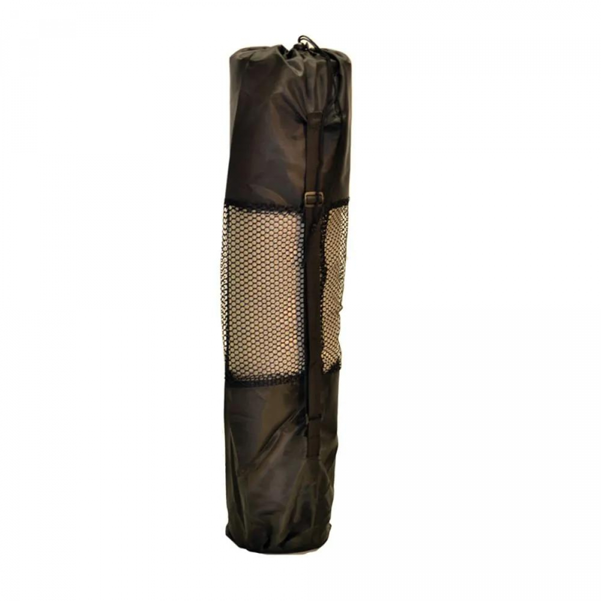 Un tapis de yoga noir dans un sac de transport noir avec un panneau en mesh.