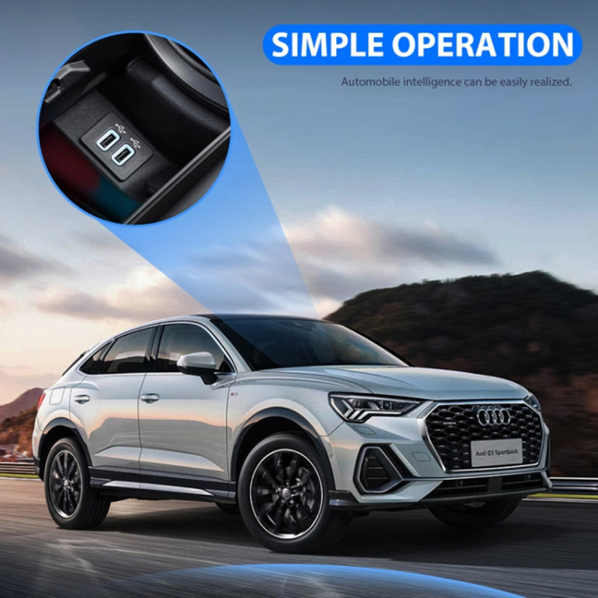 Silberner Audi Q3 Sportback und Nahaufnahme eines USB-Anschlusses im Auto. Blauer Himmel im Hintergrund.