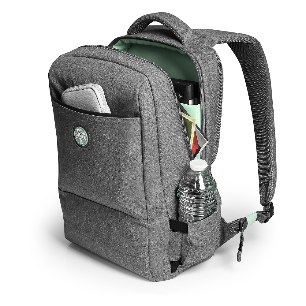 Primo piano di uno zaino grigio con logo Port Designs verde menta e tiretti della cerniera.