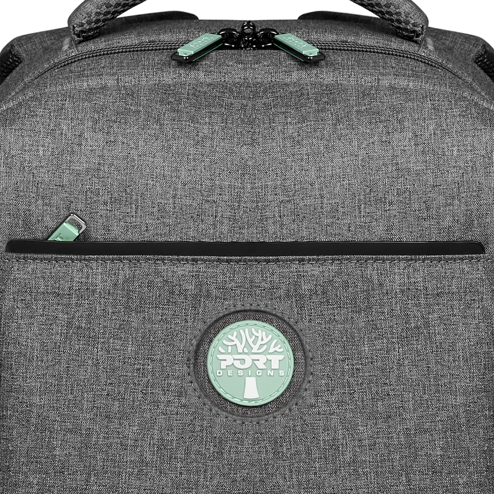 Primo piano di uno zaino grigio con logo Port Designs verde menta.