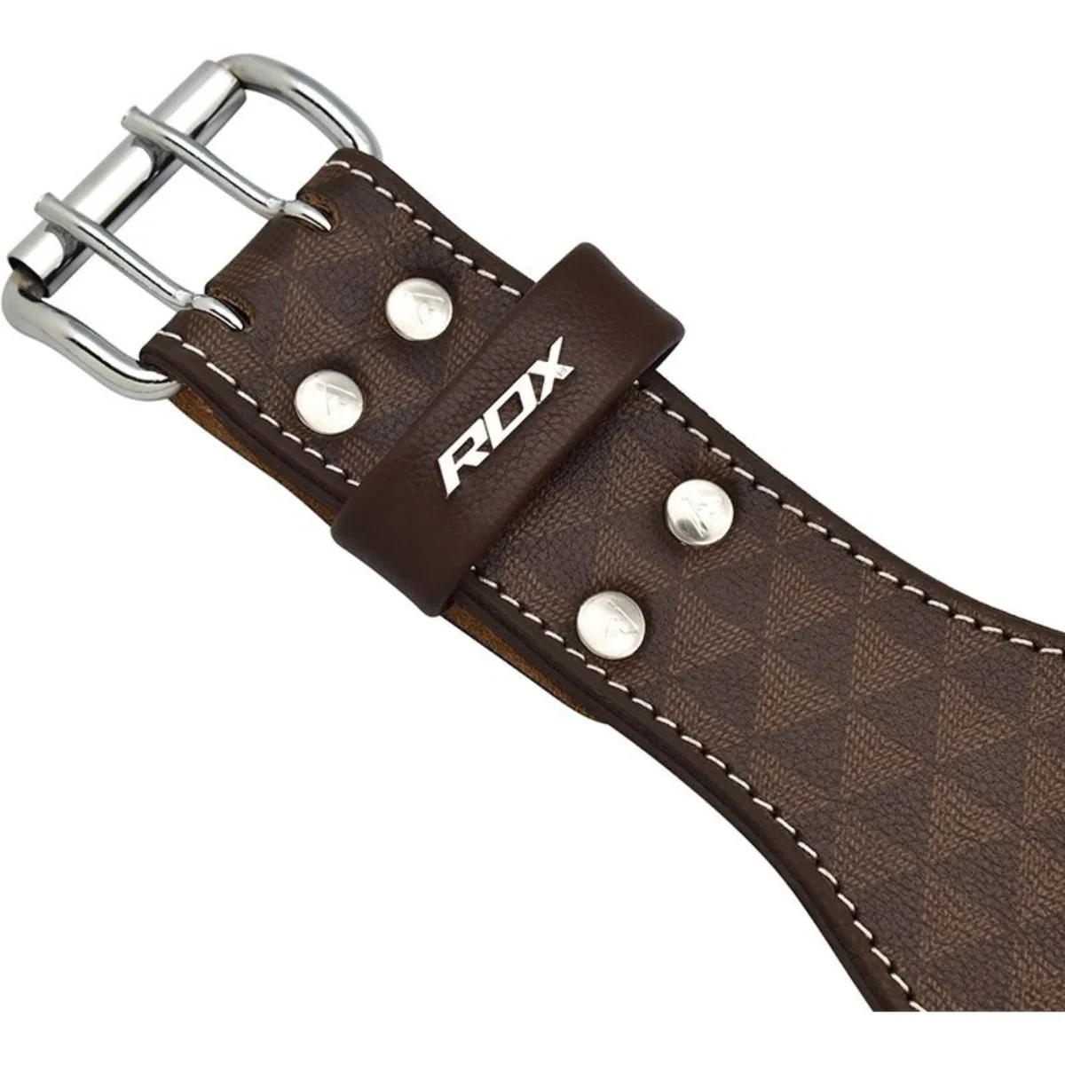 Een bruine leren gewichthefband met zilveren gesp en het RDX-logo.