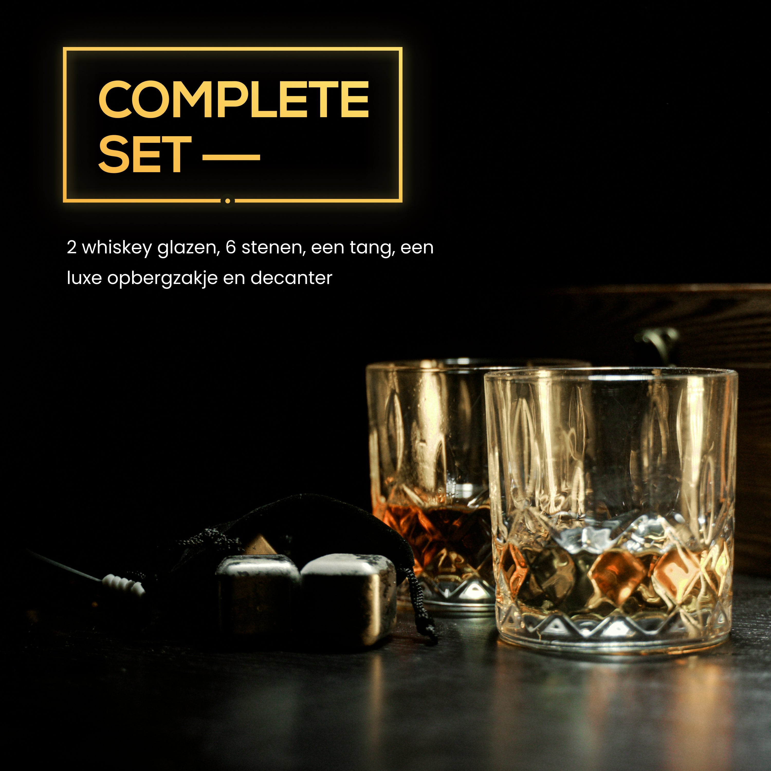 Ensemble complet de verres à whisky, pierres, pinces et un sac de rangement noir.
