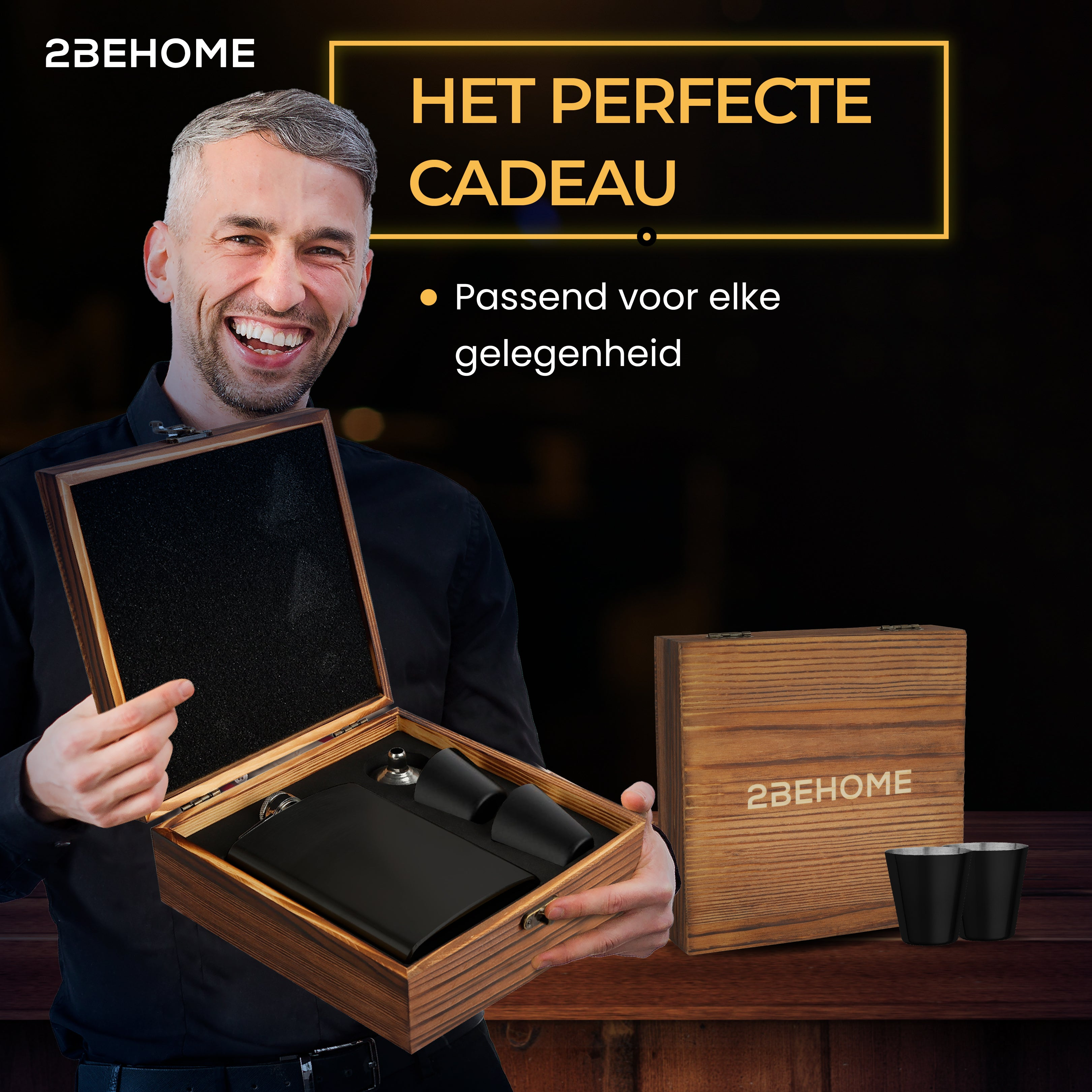 A man holding a gift box, a flask, and two cups. The text "HET PERFECTE CADEAU" is present.