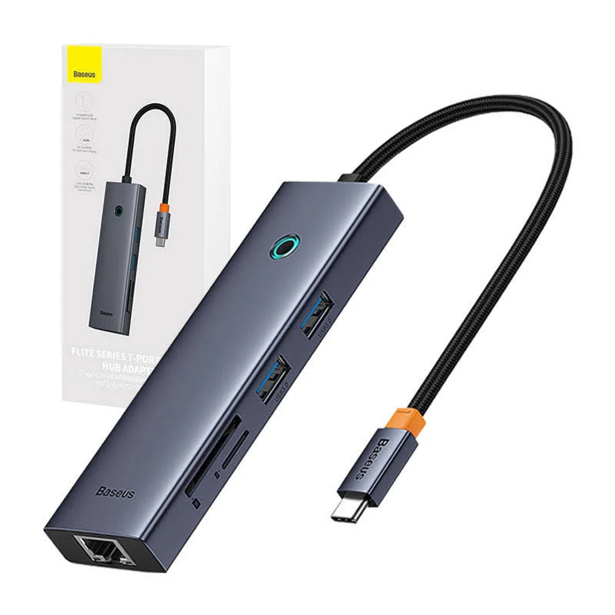 Un hub USB grigio con più porte, un cavo nero e una scatola bianca.
