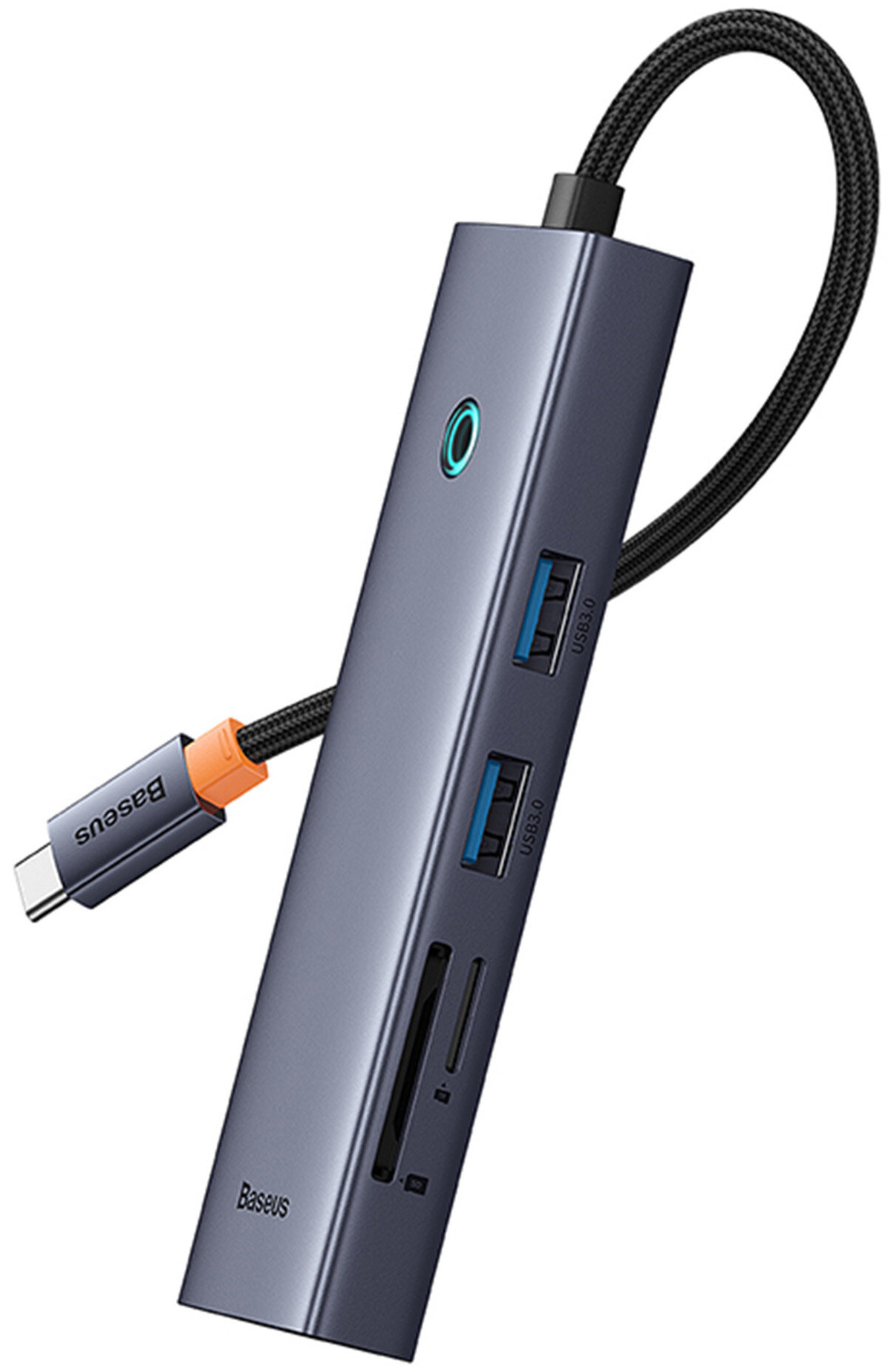 Hub USB-C argentato con più porte. Contiene USB 3.0 e lettore di schede SD.