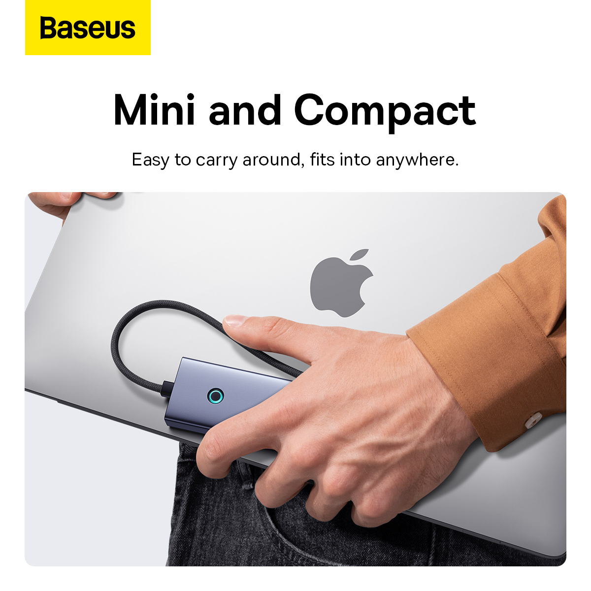 Una persona che tiene un laptop argentato con un hub nero. Testo: "Mini e Compatto" e il logo del marchio Baseus.