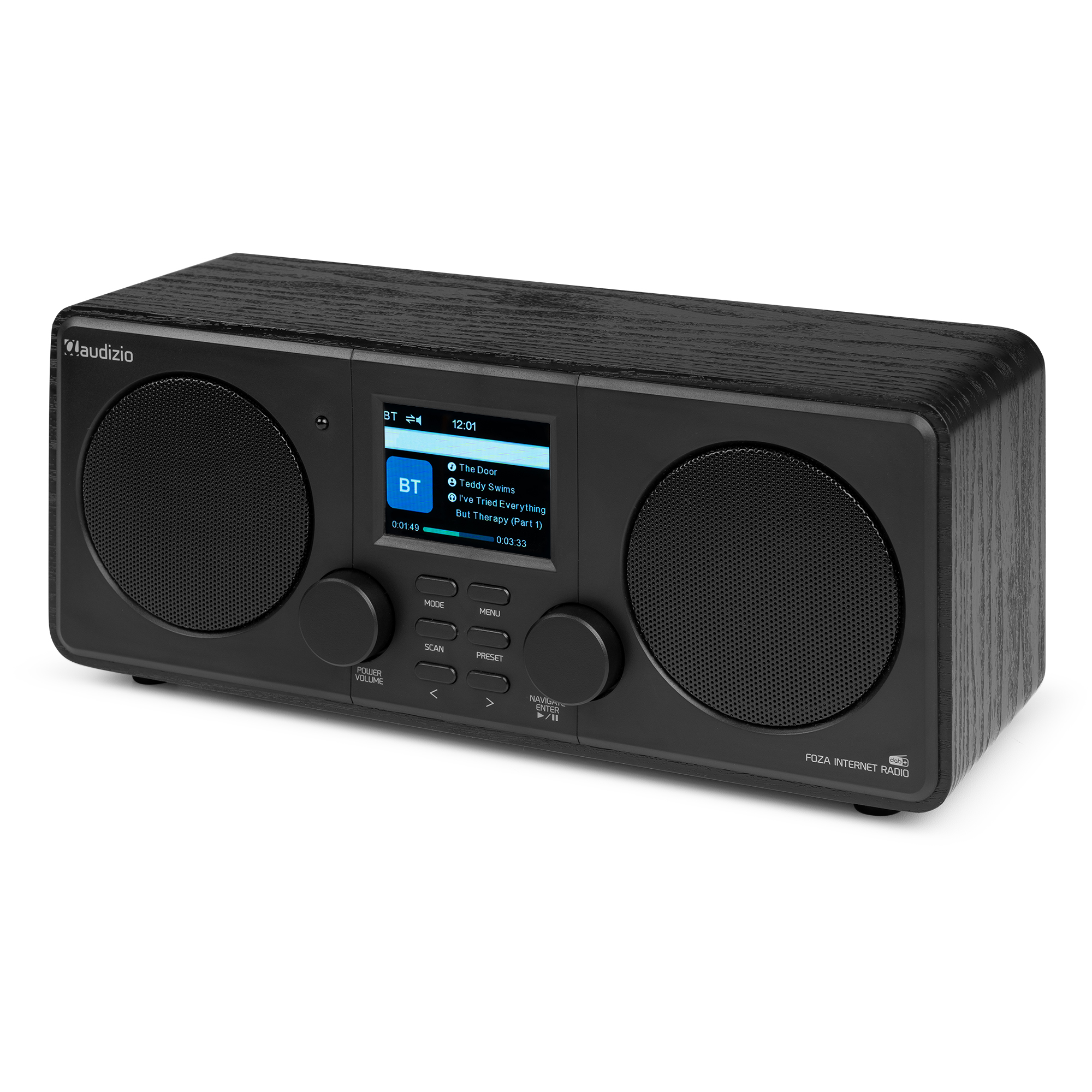 Radio de madera negra con pantalla y botones. Fondo negro.