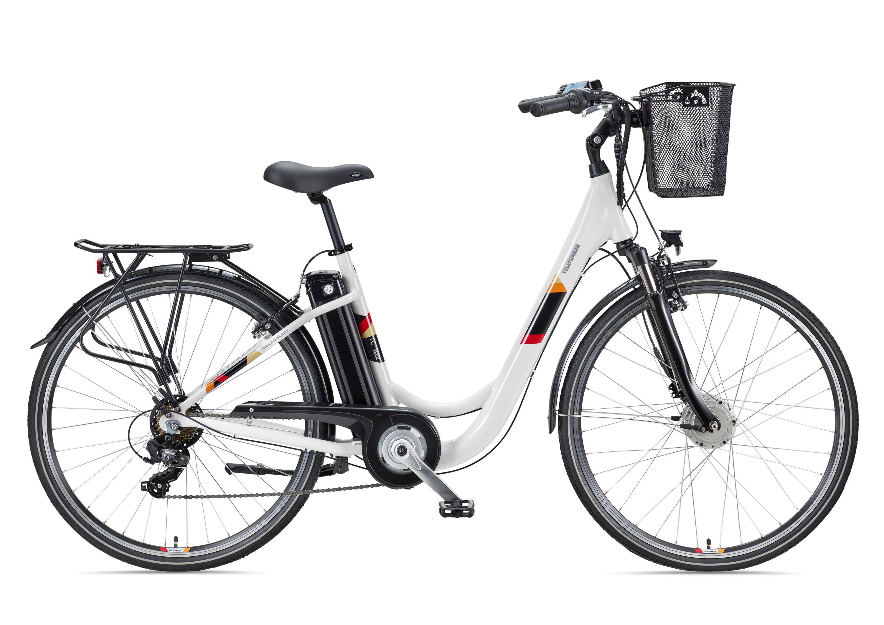 Weißes und schwarzes Elektrofahrrad mit Korb. Es ist auf weißem Hintergrund.